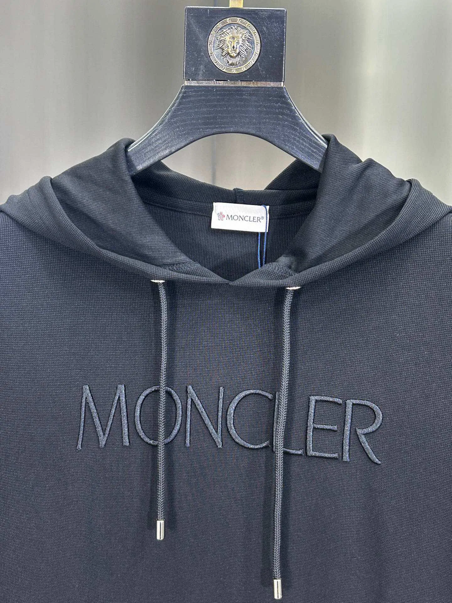P560 Brand [MONCLER Mouth Covered] 2025 round neck short-sleeved shorts suit. The pure cotton fabric upper body will not be stuffy, the smooth and comfortable skin-friendly effect is more breathable, the fabric has its own texture, classic logo technology, a new interpretation from a unique angle, the first choice for fashion and versatility! Size: M-3XL (maximum wear: 190 pounds)