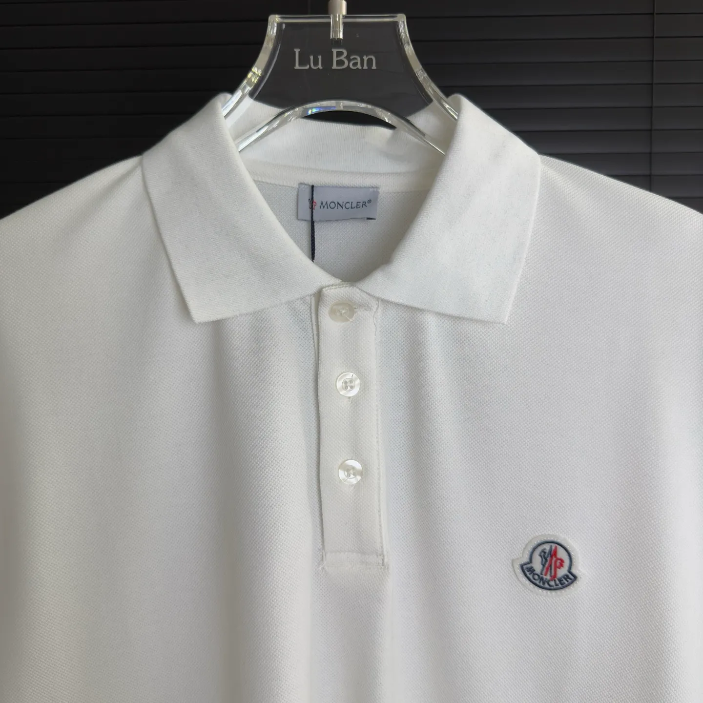 P190 A144 (Long-term replenishment, next day arrival) MONCLER 2025 new model, light luxury, customized small letter logo, casual polo shirt short sleeves · Original fabric · High version · High quality contrast-dyed fabric, round neck vertical version, full set of accessories, using autumn pearl pique fabric, original hardware accessories, original factory original label, carefully designed, original custom details restored, rib knitted striped collar.  Complete three standards, non-market ordinary version, free to compare, absolute quality guaranteed, full set of Sydney paper packaging, color: black, white, size: S~XXL