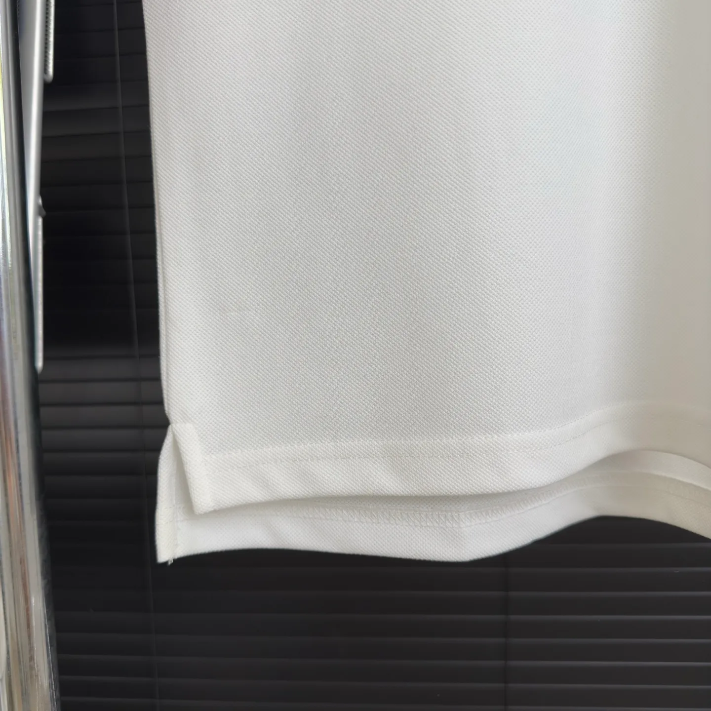 P190 A144 (Long-term replenishment, next day arrival) MONCLER 2025 new model, light luxury, customized small letter logo, casual polo shirt short sleeves · Original fabric · High version · High quality contrast-dyed fabric, round neck vertical version, full set of accessories, using autumn pearl pique fabric, original hardware accessories, original factory original label, carefully designed, original custom details restored, rib knitted striped collar.  Complete three standards, non-market ordinary version, free to compare, absolute quality guaranteed, full set of Sydney paper packaging, color: black, white, size: S~XXL