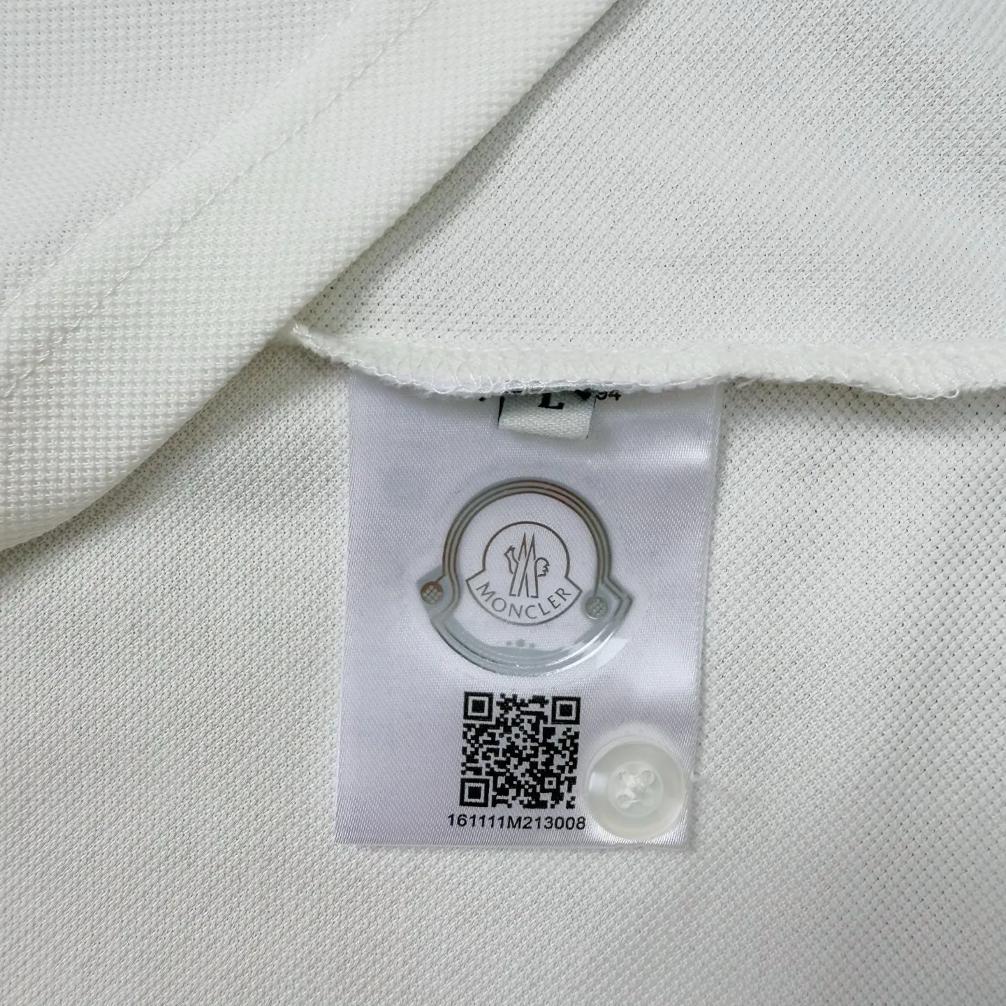 P190 A144 (Long-term replenishment, next day arrival) MONCLER 2025 new model, light luxury, customized small letter logo, casual polo shirt short sleeves · Original fabric · High version · High quality contrast-dyed fabric, round neck vertical version, full set of accessories, using autumn pearl pique fabric, original hardware accessories, original factory original label, carefully designed, original custom details restored, rib knitted striped collar.  Complete three standards, non-market ordinary version, free to compare, absolute quality guaranteed, full set of Sydney paper packaging, color: black, white, size: S~XXL