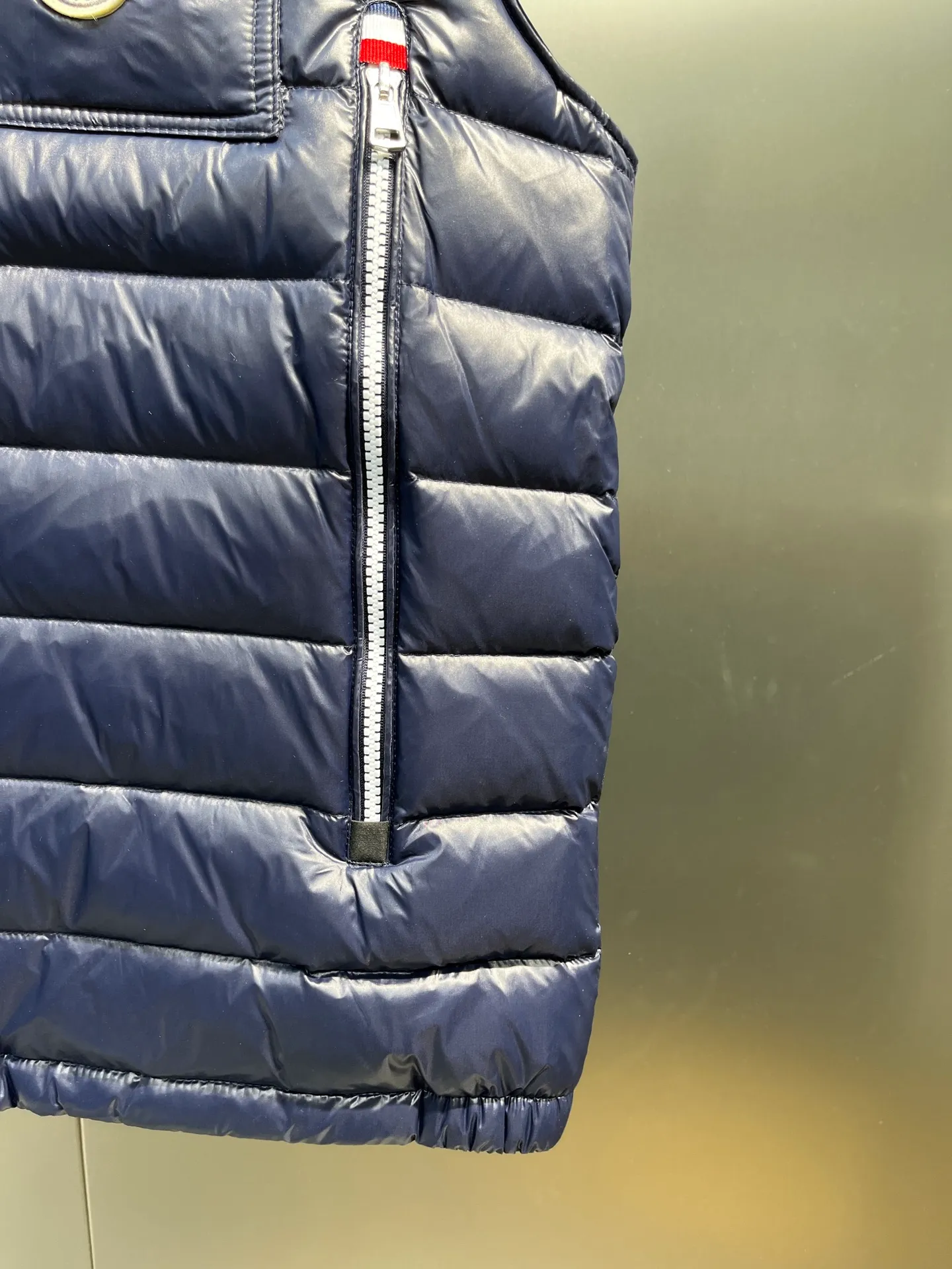 P700 Moncler🌟 2023 new autumn and winter Moncler black glossy thin hooded down vest 901 Color: Black Navy Size: 1 2 3 4 5
