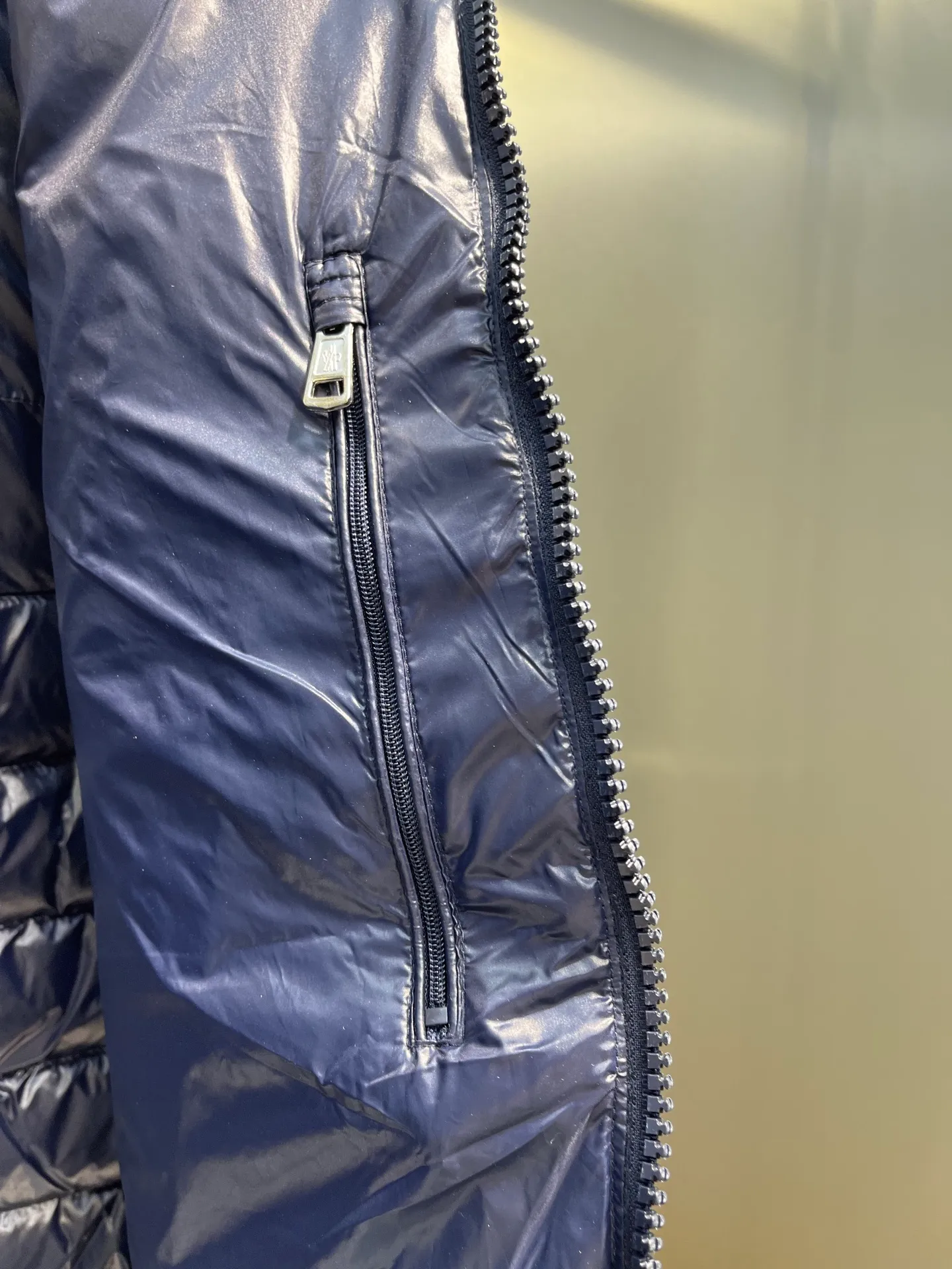 P700 Moncler🌟 2023 new autumn and winter Moncler black glossy thin hooded down vest 901 Color: Black Navy Size: 1 2 3 4 5