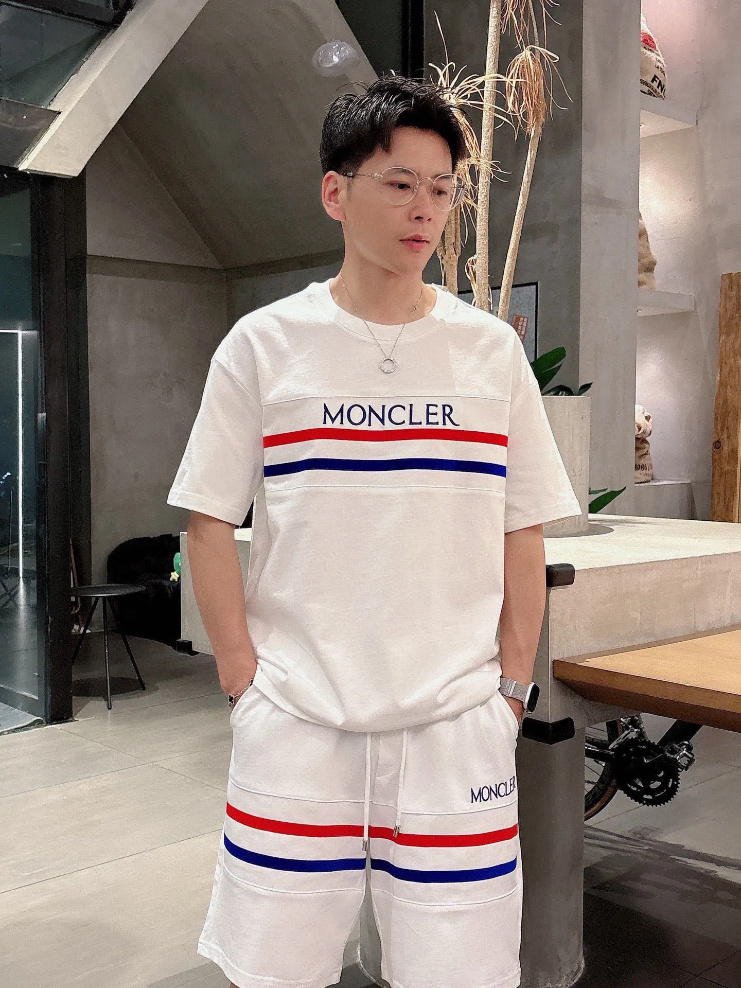 P560 Brand [MONCLER Mouth Covered] 2025 round neck short-sleeved shorts suit. The pure cotton fabric upper body will not be stuffy, the smooth and comfortable skin-friendly effect is more breathable, the fabric has its own texture, classic logo technology, a new interpretation from a unique angle, the first choice for fashion and versatility! Size: M-3XL (maximum wear: 190 pounds)