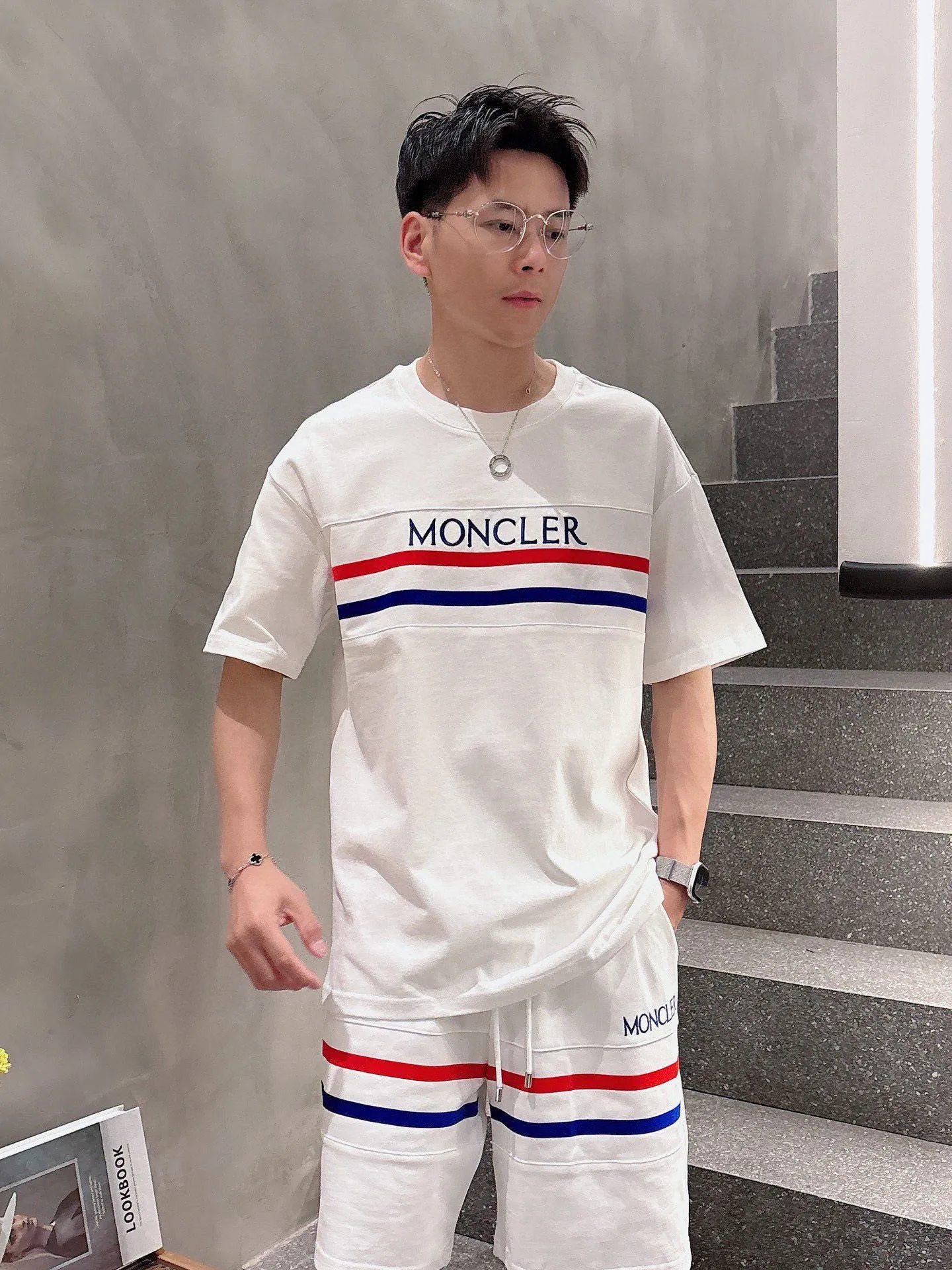 P560 Brand [MONCLER Mouth Covered] 2025 round neck short-sleeved shorts suit. The pure cotton fabric upper body will not be stuffy, the smooth and comfortable skin-friendly effect is more breathable, the fabric has its own texture, classic logo technology, a new interpretation from a unique angle, the first choice for fashion and versatility! Size: M-3XL (maximum wear: 190 pounds)