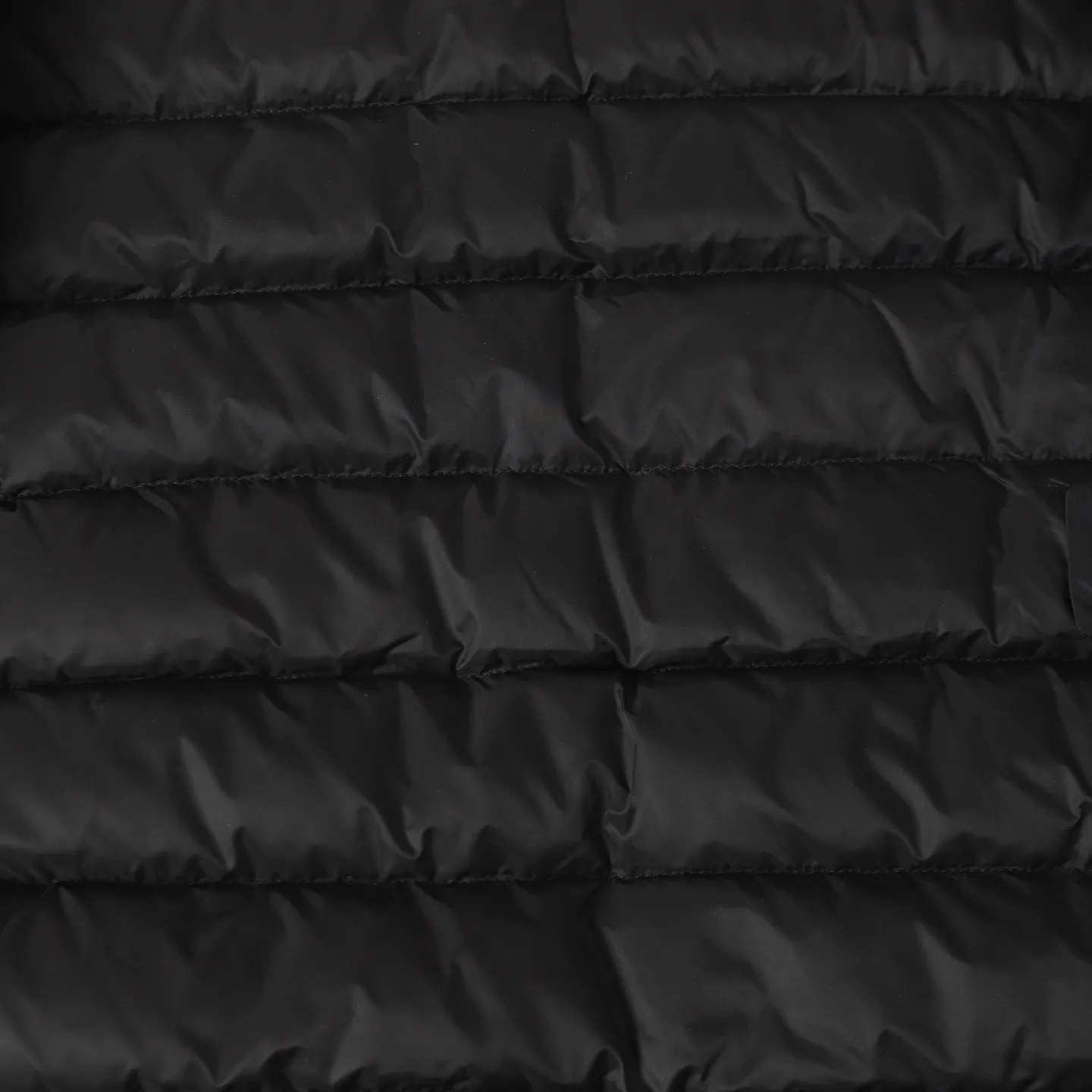 P560 Moncler｜Matched wool knitted down stand-collar down jacket 1️⃣Original Nfc anti-counterfeiting chip 2️⃣90 duck down, the most abundant on the market, never fake goose down and a series of misunderstandings 3️⃣ Fabric: 100% nylon; Lining: 100% nylon, one of the best on the market, everything is customized according to the original version. 4⃣️The electroplated hardware produced by the original processing factory is all customized by the original factory, and is not a replica of various types on the market. 5⃣️Produced by a same OEM factory, it has always been unambiguous in terms of quality. When shipped by a large factory, everyone understands the workmanship, QA and QC quality inspection. It is not comparable to small factories in the market.  Mouth-mounted down jackets, let’s not brag, there is almost no one that can do better than us! Make an original product with care, so that every customer has the confidence to introduce it to his customers: This is the top replica version in China. Good products do not need too many soft articles to set off, only junk products will boast: the original ZP uses thousands of words to impress consumers!  Size: S M L Color: White Black