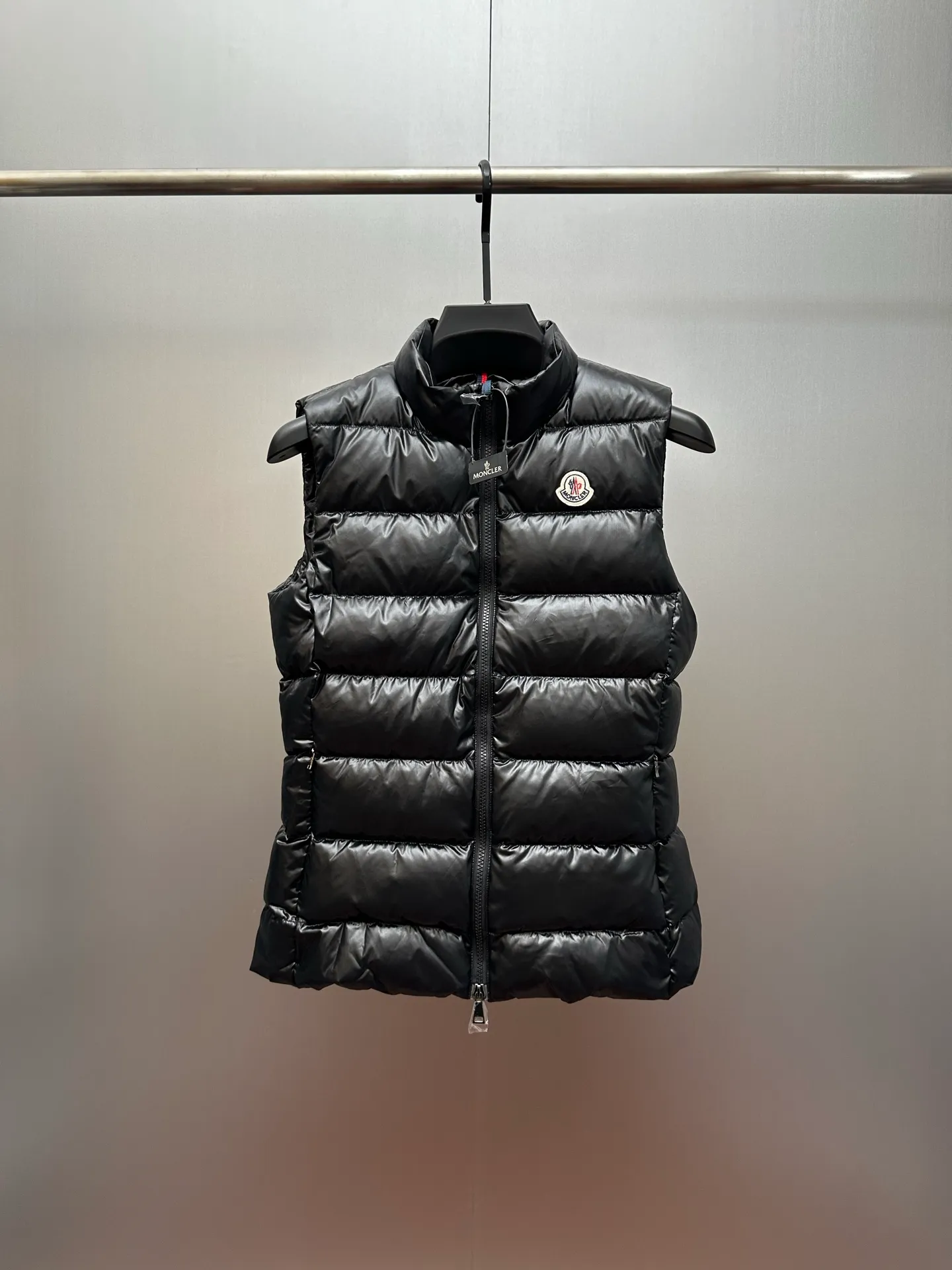 P560 Moncler/moncler/mask/down jacket/light vest Ghany women's down vest 2021 new national standard 90 plain white duck down has passed the inspection, the feather bones are minimal, no silk, you can cut it to pieces, customized nylon (nylon) bright fabric, original customized hardware zipper, high-tech precision wiring, every line is straight.  size: 1-4 yards
