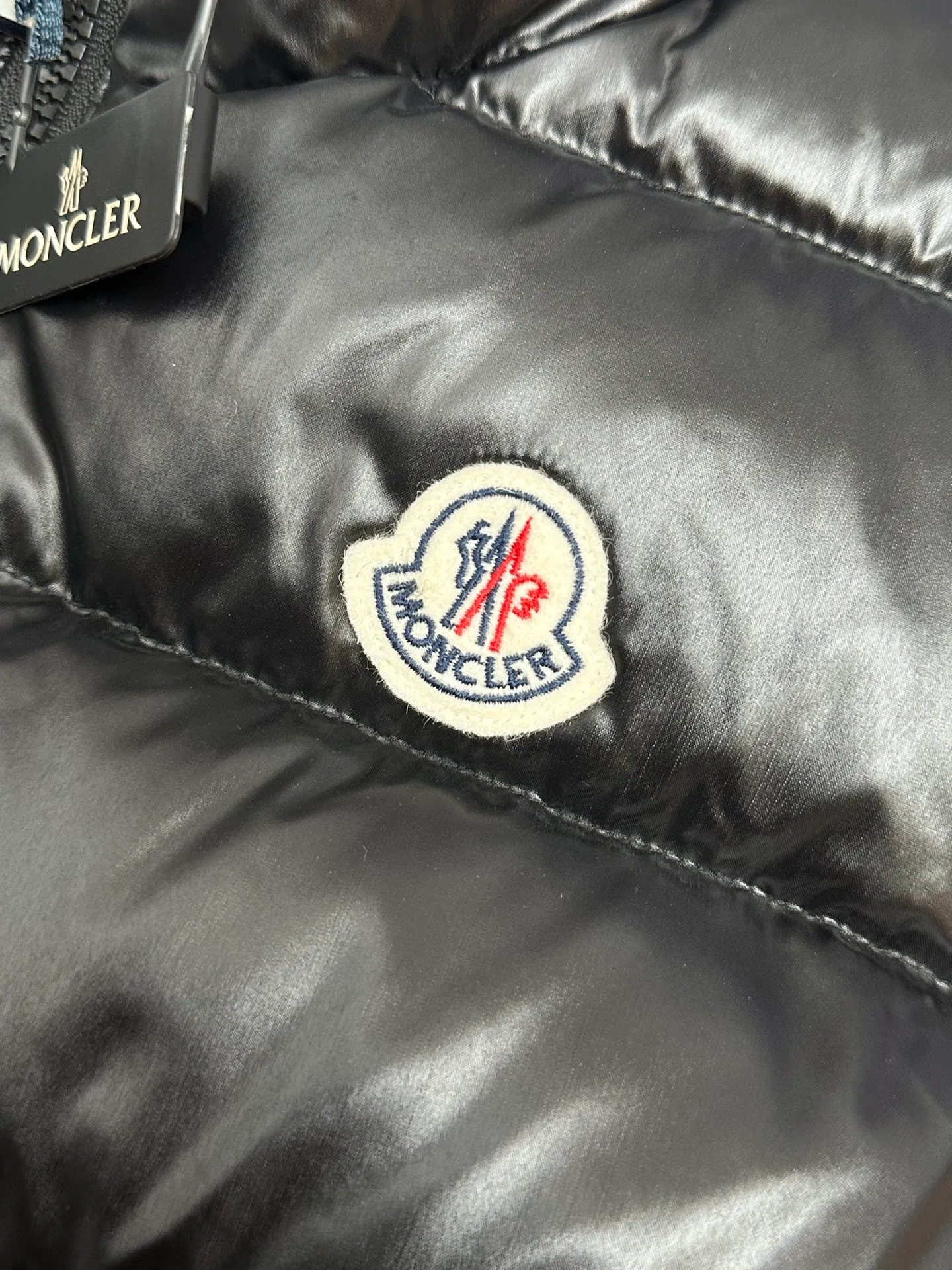 P560 Moncler/moncler/mask/down jacket/light vest Ghany women's down vest 2021 new national standard 90 plain white duck down has passed the inspection, the feather bones are minimal, no silk, you can cut it to pieces, customized nylon (nylon) bright fabric, original customized hardware zipper, high-tech precision wiring, every line is straight.  size: 1-4 yards