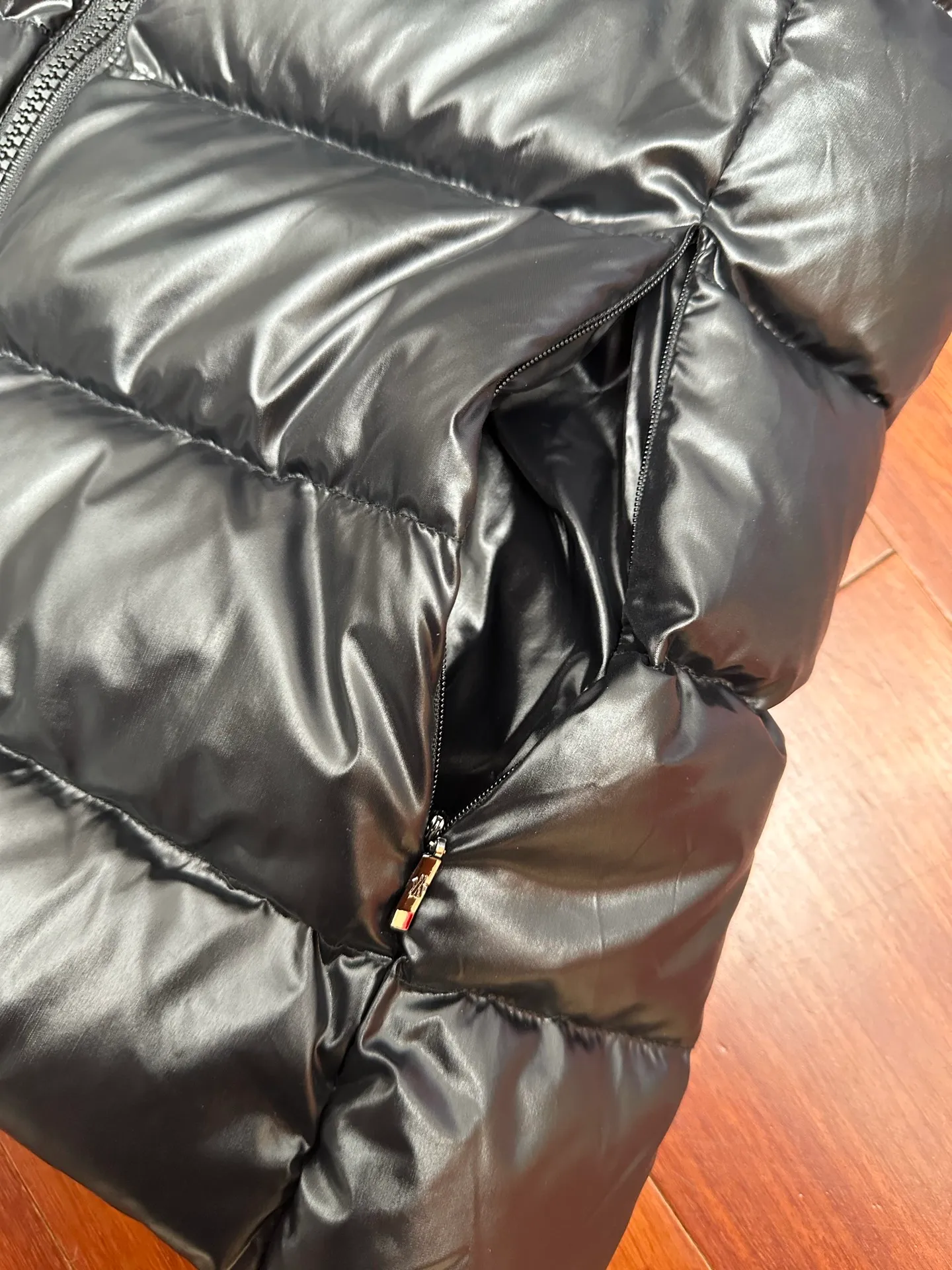 P560 Moncler/moncler/mask/down jacket/light vest Ghany women's down vest 2021 new national standard 90 plain white duck down has passed the inspection, the feather bones are minimal, no silk, you can cut it to pieces, customized nylon (nylon) bright fabric, original customized hardware zipper, high-tech precision wiring, every line is straight.  size: 1-4 yards