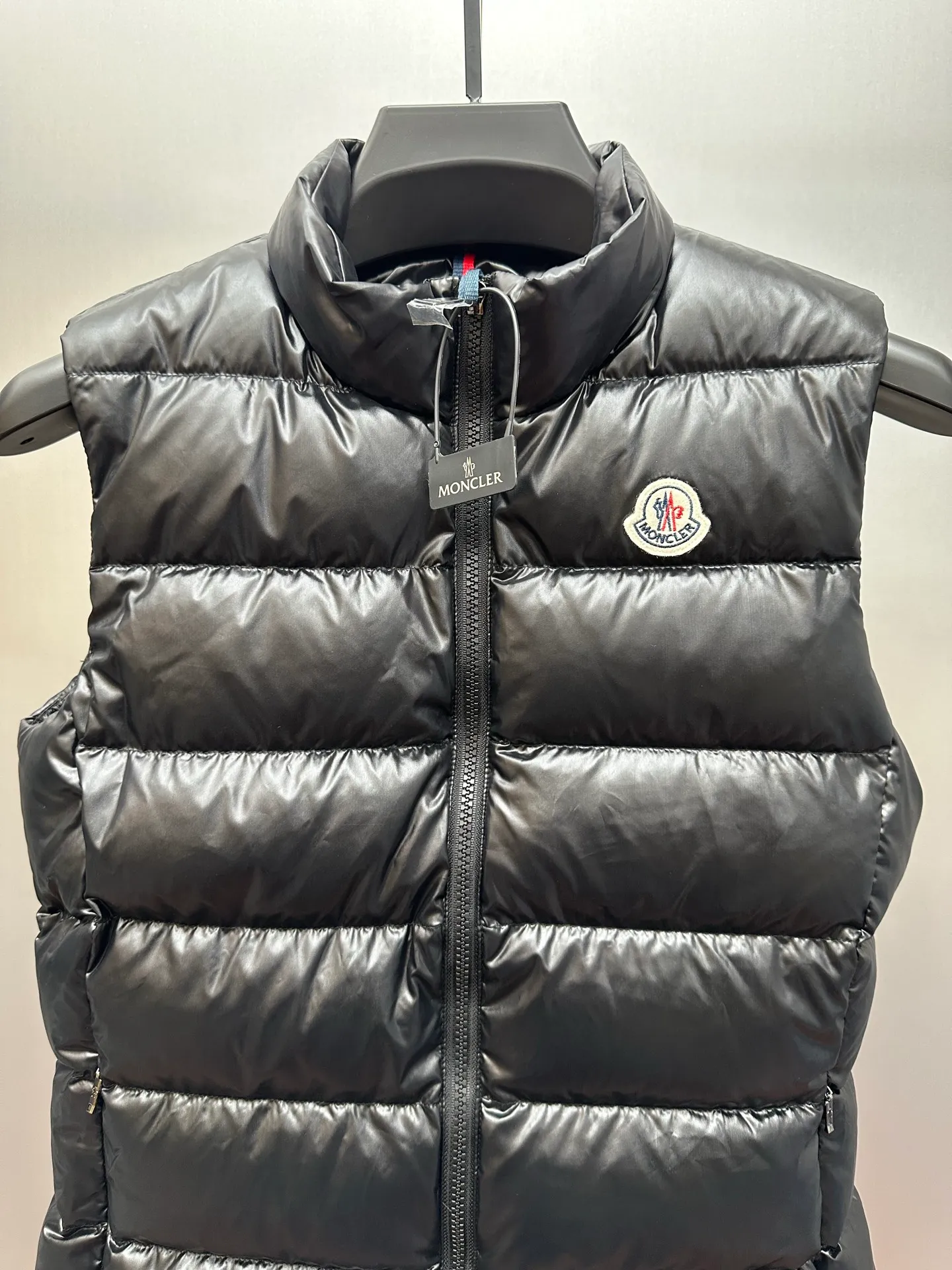 P560 Moncler/moncler/mask/down jacket/light vest Ghany women's down vest 2021 new national standard 90 plain white duck down has passed the inspection, the feather bones are minimal, no silk, you can cut it to pieces, customized nylon (nylon) bright fabric, original customized hardware zipper, high-tech precision wiring, every line is straight.  size: 1-4 yards
