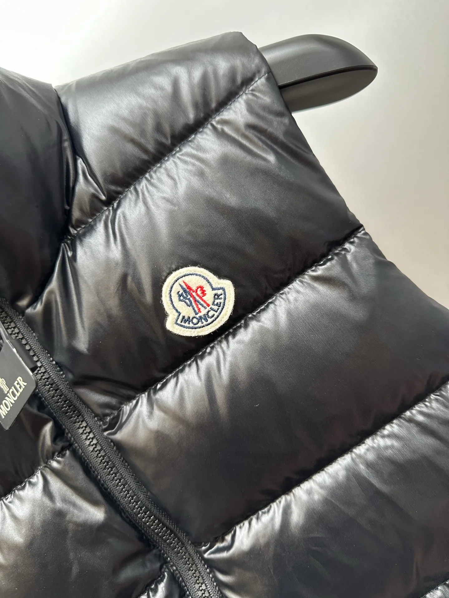 P560 Moncler/moncler/mask/down jacket/light vest Ghany women's down vest 2021 new national standard 90 plain white duck down has passed the inspection, the feather bones are minimal, no silk, you can cut it to pieces, customized nylon (nylon) bright fabric, original customized hardware zipper, high-tech precision wiring, every line is straight.  size: 1-4 yards