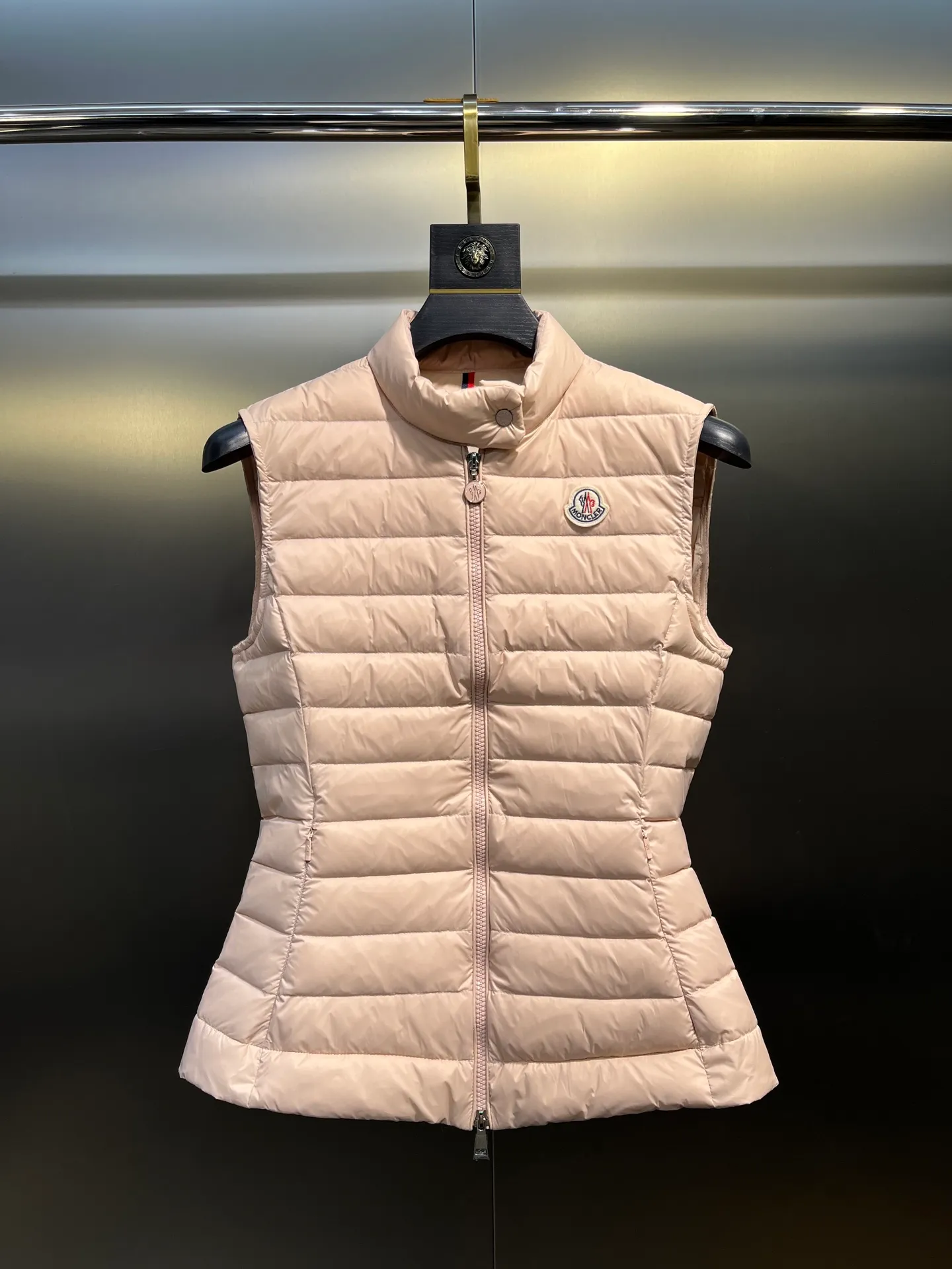 P580 Moncler25 new product Igens women's down vest, versatile and easy to match. Same style for men and women, original customized national standard 90 white duck down filling! Color: black white pink code number: 1234