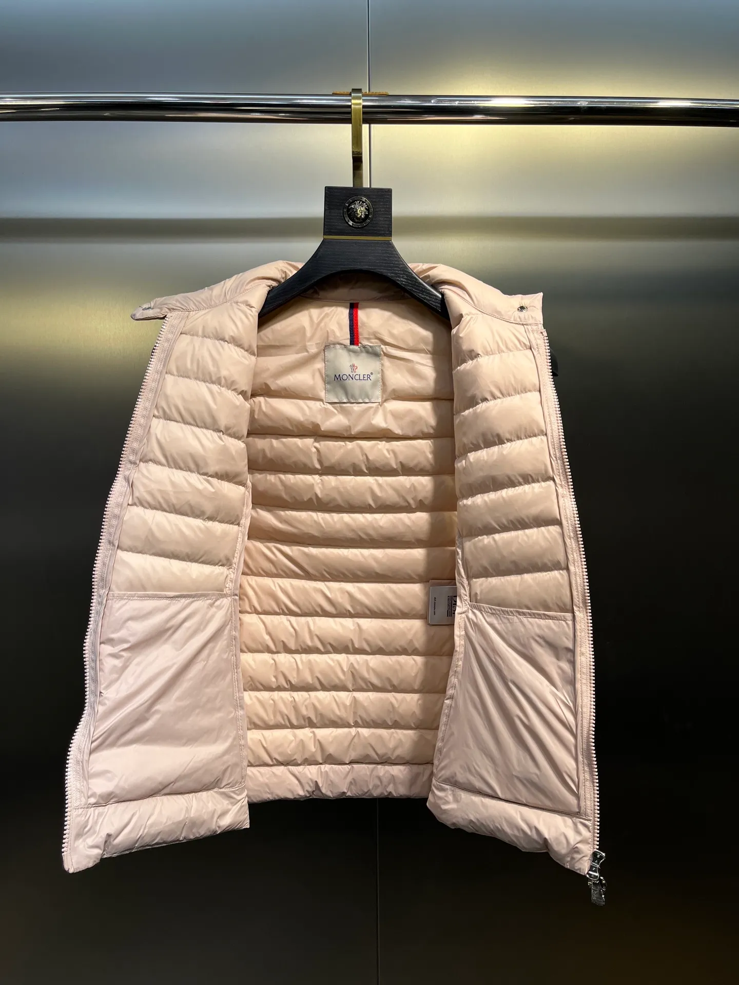 P580 Moncler25 new product Igens women's down vest, versatile and easy to match. Same style for men and women, original customized national standard 90 white duck down filling! Color: black white pink code number: 1234