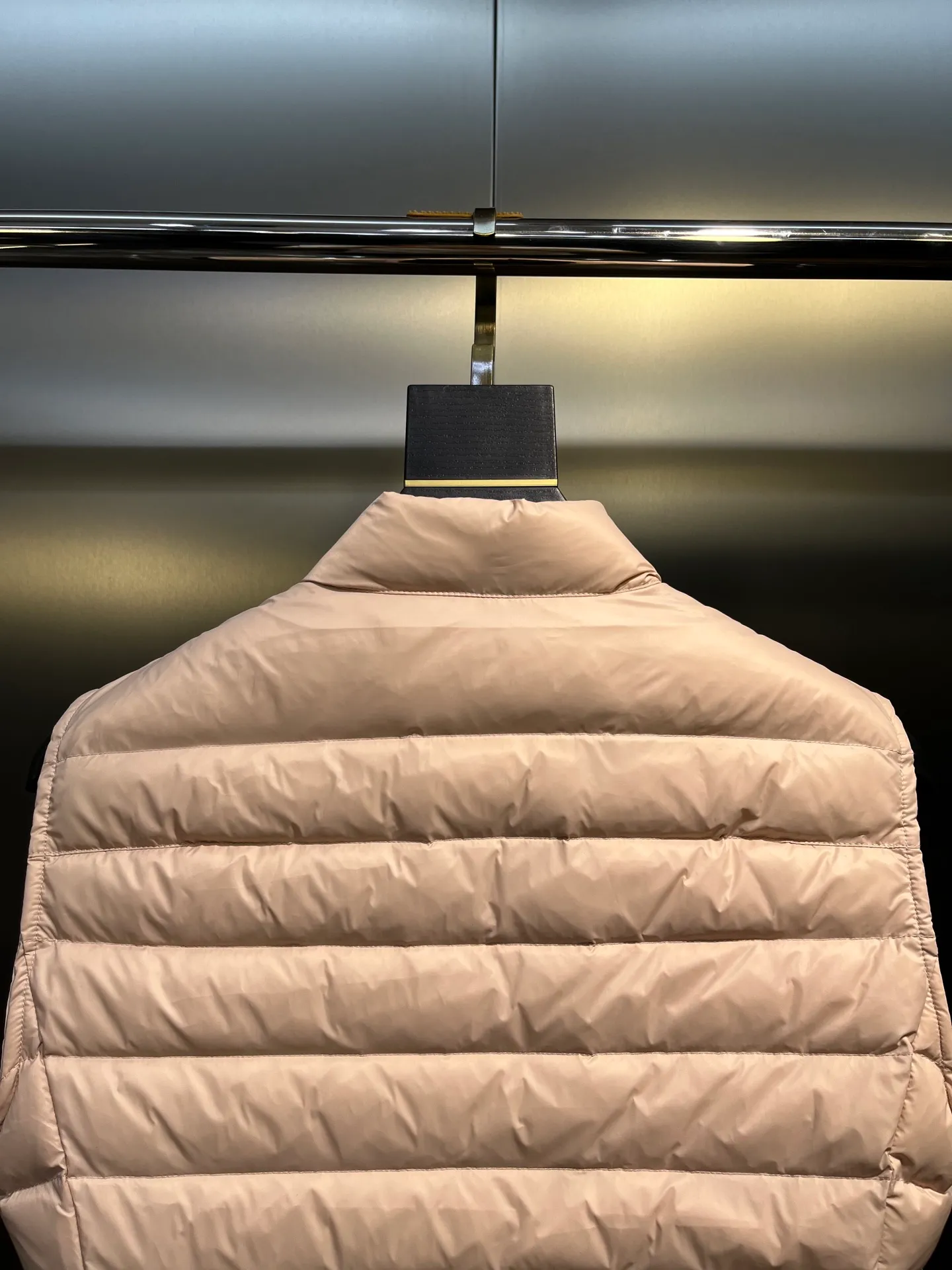 P580 Moncler25 new product Igens women's down vest, versatile and easy to match. Same style for men and women, original customized national standard 90 white duck down filling! Color: black white pink code number: 1234