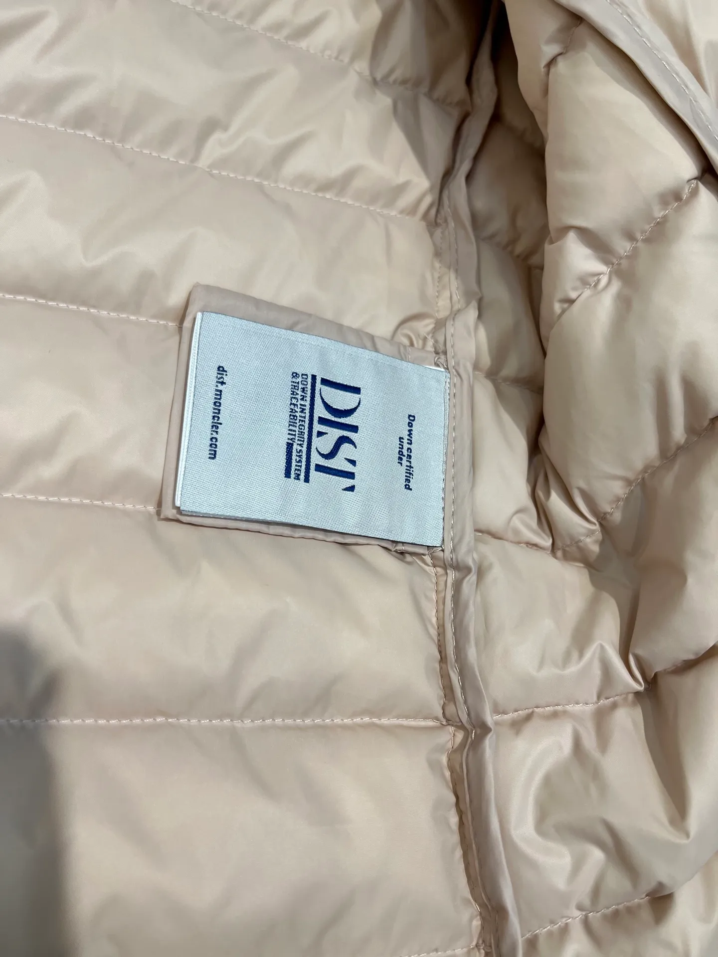 P580 Moncler25 new product Igens women's down vest, versatile and easy to match. Same style for men and women, original customized national standard 90 white duck down filling! Color: black white pink code number: 1234