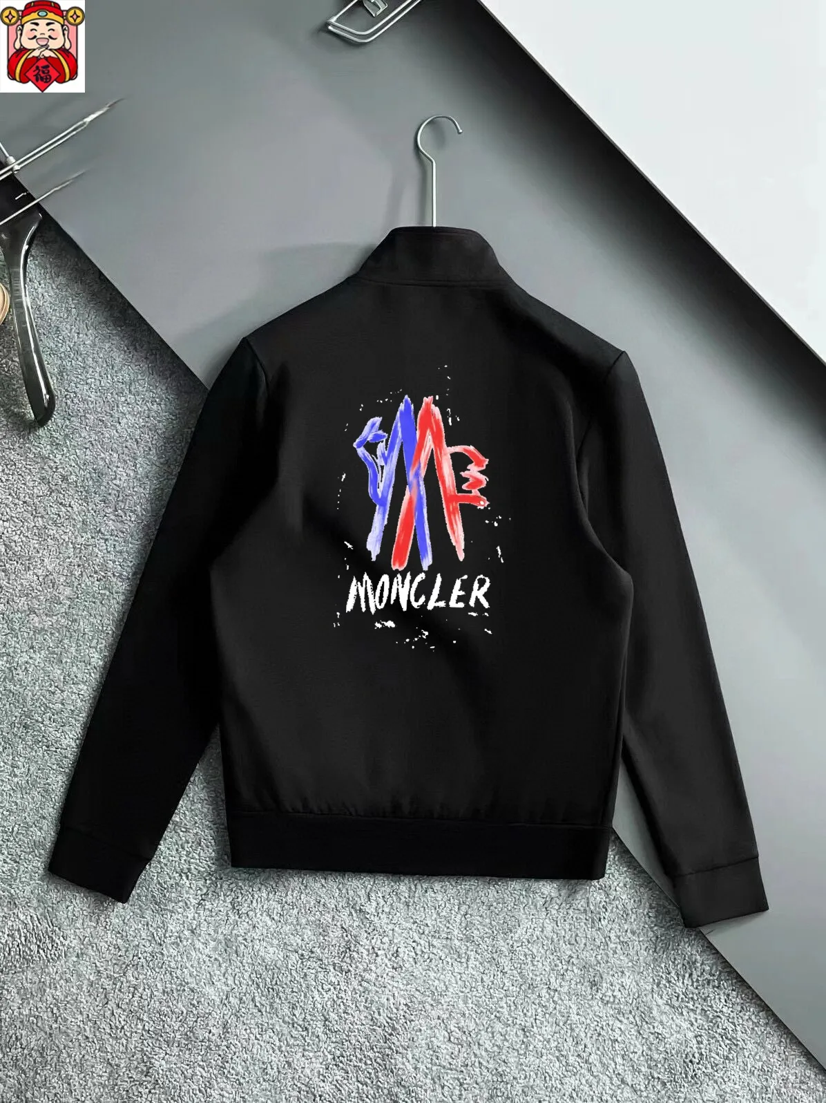 P400 💰 [MONCLER Mouth Covering] (Gospel for Fatty) Hot-selling suit is here. Focus on the original version of the official website. 2025 new hot-selling cardigan sweater suit. The original order is the best product. 🇭🇰The meticulous work of top designers. Just for a fitting and perfect upper body effect. 100% natural high-quality Roman cotton, close-fitting comfort, noble and elegant! Original hardware embodies elegance and nobility! Counter size: M-5XL (maximum wear up to 220 pounds)