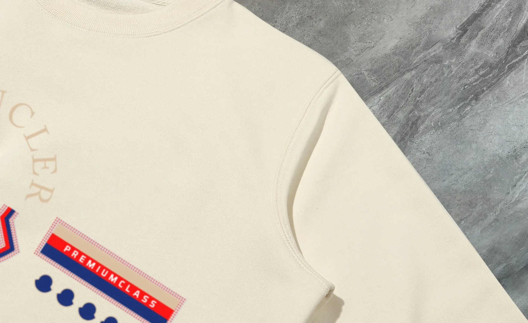 P210 High-version sweatshirt) [Long-term stock] 〖𝐌𝐎𝐍𝐂𝐋𝐄𝐑~Mask〗 Made of 440g heavy-weight fabric. It is different from the market currency. It can be matched with any variety and is properly handsome. 😎The whole dress is made of double waistcoats. The double waistcoats make the whole dress more three-dimensional. Not ordinary factories can do such fine work. 2025 Spring runway version of the T stage, on sale at the counter, round neck terry sweatshirt, high-end double-strand pure cotton, custom-made stretch ribs, dyed in the same vat, complete with three standards, matched with exquisite embroidered LOGO on the chest, simple and advanced, same style for men and women. Color: black, apricot, white, size: S M L XL 2XL