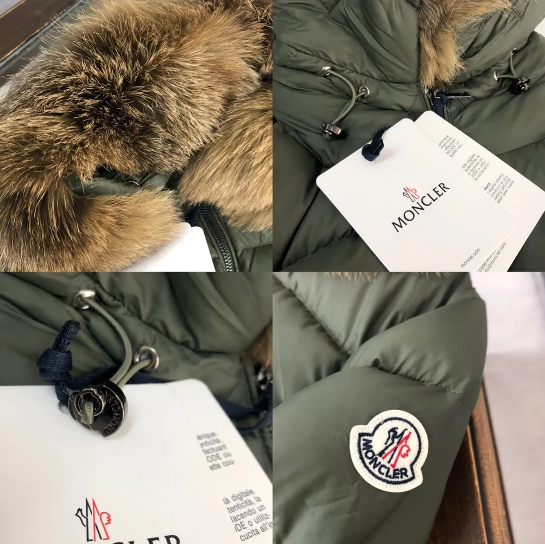 P1080 ——————Women's model💚💚💚 MONCLER Mouth-covered mid-length down jacket Women's hooded down jacket, original version 1:1, with an elastic waistband at the back, plus a color-matching movable belt, the fabric is soft and comfortable, 90 velvet has good fluffiness, slim cut, the upper body is light and neat, warm and not bloated ✨Supports NFC chip verification👍 Real shot of oversized fox fur collar 👇 Color: black, green Size: 1234 (shipped next day)