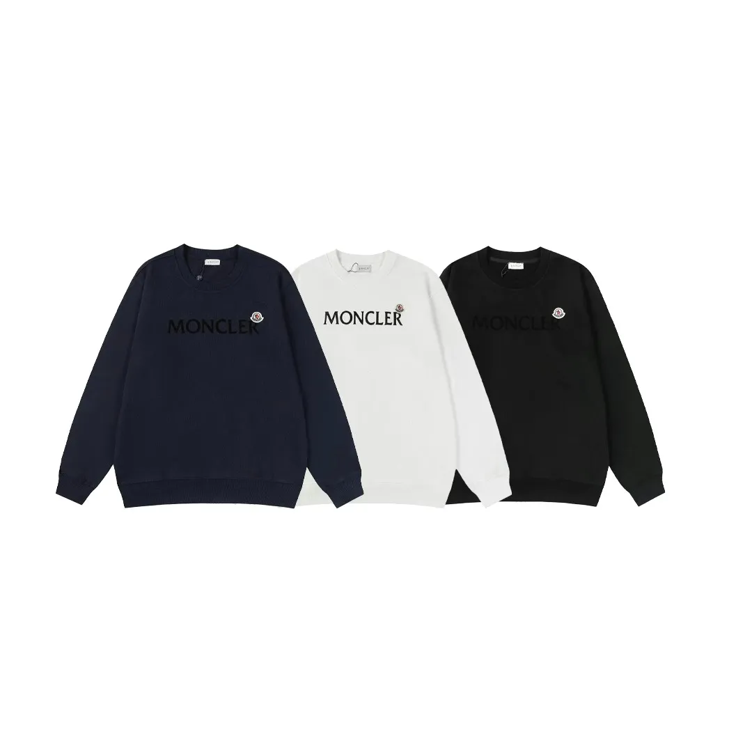 P210 Style number: 852 〈MONCLER〉 Mongolian flocked printed round neck sweatshirt. The price of Mongolian sweatshirt is actually quite advantageous. Anyone who has been to the counter should know that the price of Mongolian sweatshirt is not much cheaper than Gucci Burberry. It is just relatively low-key and unwilling to hype. It is a picture that you want to buy or not. The aloof existence... ✅460g 100% pure cotton wool fabric OS version is too large ✅Matched with the original high weight double yarn thread ✅Correct three-needle and five-thread craftsmanship Chain edge Color: Black White Royal Blue Size S M L