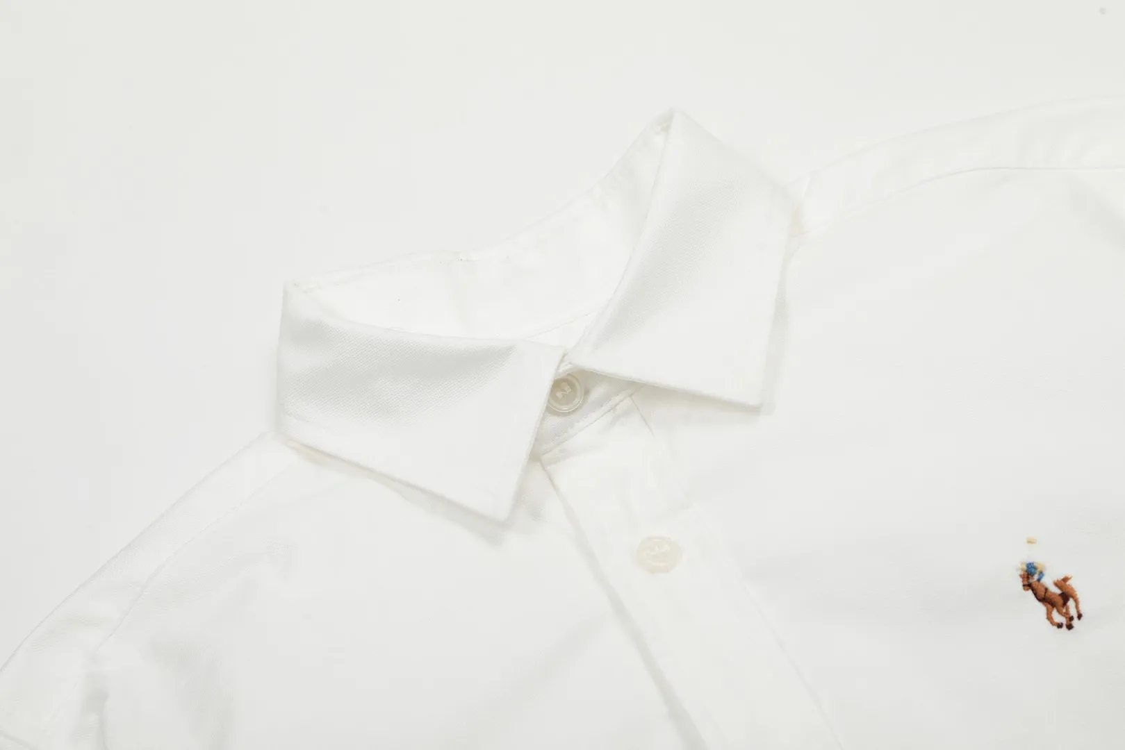🅿️230 "Top quality" Style number: CY120# [Ralph Lauren/Ralph Lauren solid color basic classic color block embroidered pony couple shirt long sleeves] ✅Ralph Lauren/Ralph Lauren solid color basic classic color block embroidered pony couple shirt long sleeves ✅Oxford cloth high-quality fabric with strong three-dimensional effect, breathable and anti-wrinkle material, comfortable upper body ✅The pony logo embroidery on the chest has a strong sense of detail, full and exquisite, excellent quality, ✅Simple and versatile Very suitable for lazy people. The charm of solid color shirts is basic and classic. ✅The upper body looks much better than the real thing. Highly recommended as a must-have style for goddess OOTD. Size: S-L Color: White Blue Pink