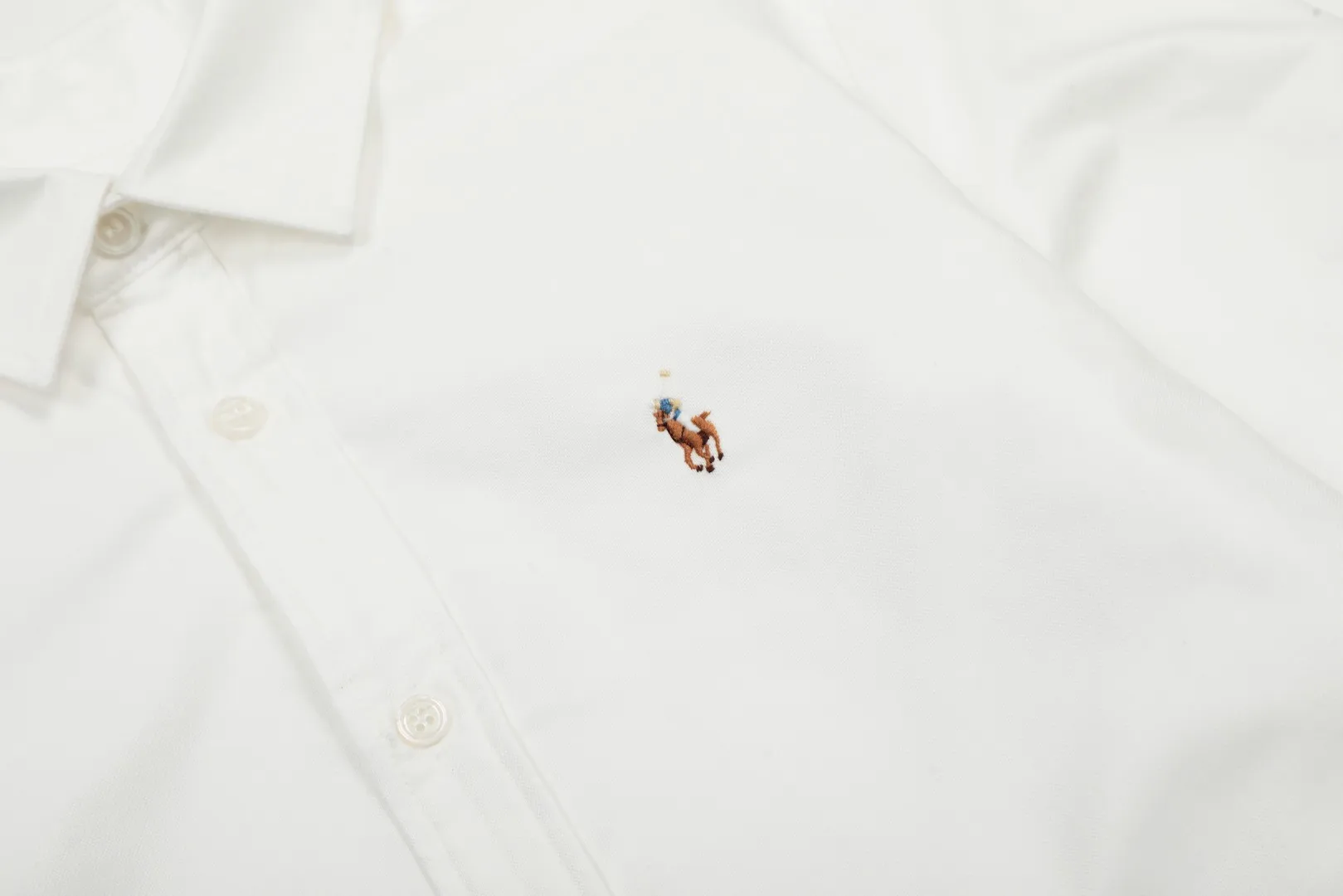 🅿️230 "Top quality" Style number: CY120# [Ralph Lauren/Ralph Lauren solid color basic classic color block embroidered pony couple shirt long sleeves] ✅Ralph Lauren/Ralph Lauren solid color basic classic color block embroidered pony couple shirt long sleeves ✅Oxford cloth high-quality fabric with strong three-dimensional effect, breathable and anti-wrinkle material, comfortable upper body ✅The pony logo embroidery on the chest has a strong sense of detail, full and exquisite, excellent quality, ✅Simple and versatile Very suitable for lazy people. The charm of solid color shirts is basic and classic. ✅The upper body looks much better than the real thing. Highly recommended as a must-have style for goddess OOTD. Size: S-L Color: White Blue Pink