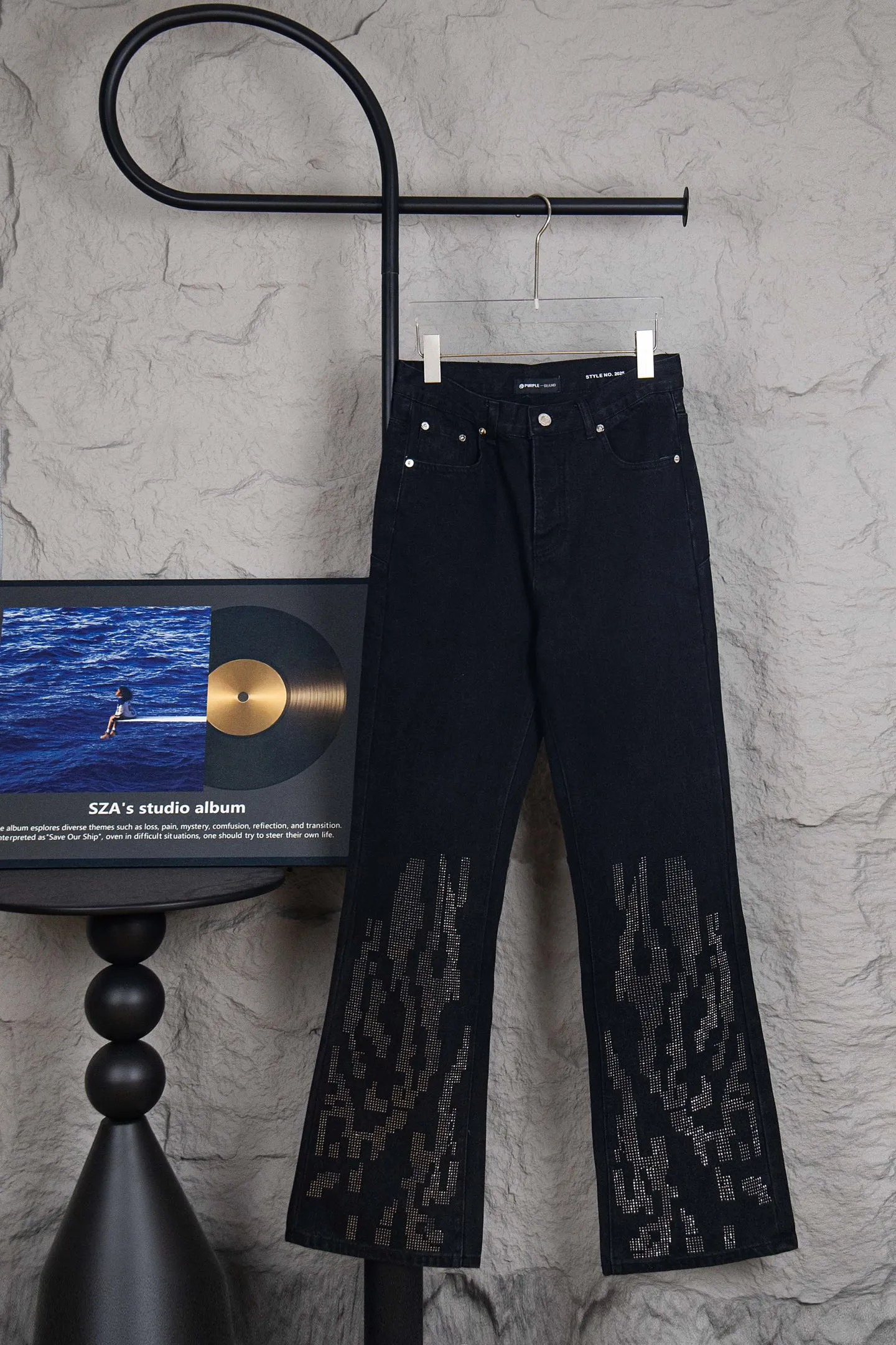 🅿️280 Style number: M210 (the back pocket label will not be returned or exchanged once it is removed) Top foreign trade order Purple Brand hot diamond pattern micro-flared jeans jeans for men and women. Accessories: Complete accessories, all in original packaging, two tags and two labels on the back pocket to distinguish the low-end version on the outside. The hardware and buckles are all labeled, the authentic original version with logo, aluminum alloy buckle, authentic printing inside the jeans pocket, every detail distinguishes any version on the market Fabric: Genuine pattern-making and authentic custom-made imported fabrics using unique washing and dyeing methods, and individually hand-painted - hand-painted ripped micro-elastic jeans Size: 28 30 32 34 36