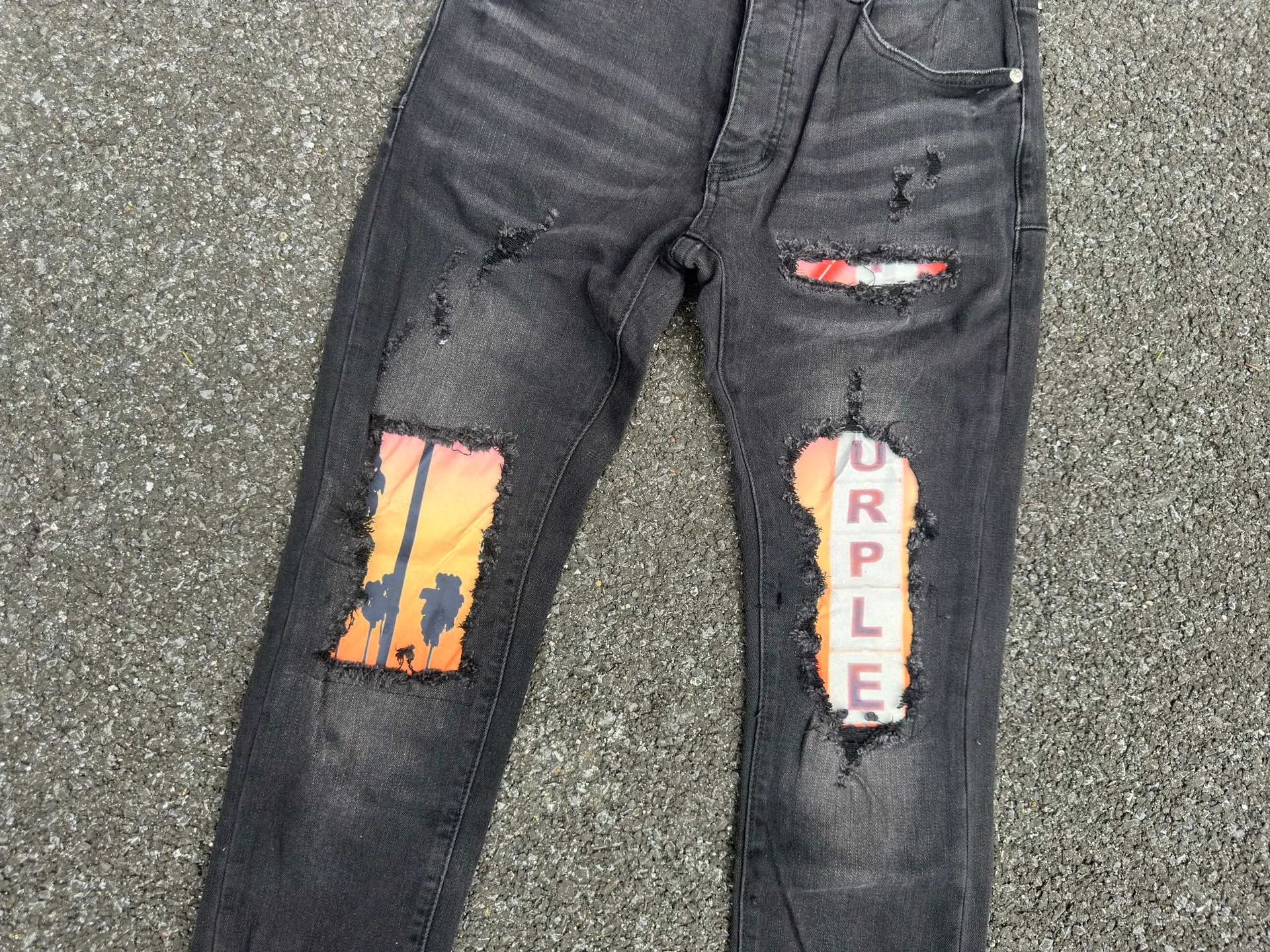 🅿️260 PU5 (the back pocket label will not be returned or exchanged once it is removed) Top foreign trade order Purple Brand hole printed stretch skinny jeans, same style for men and women. Accessories: complete accessories, all in original packaging, two tags and two labels on the back pocket, distinguishing the low-end version on the outside, hardware and buckles are aligned, authentic original with logo, aluminum alloy buckle, genuine printing inside the jeans pocket, every detail distinguishes any version on the market Fabric: Genuine pattern-making and standard genuine custom-made imported fabrics adopt unique washing and dyeing methods, and are individually hand-painted - hand-painted to make ripped micro-elastic jeans Color: black blue Code number: 28 30 32 34 36