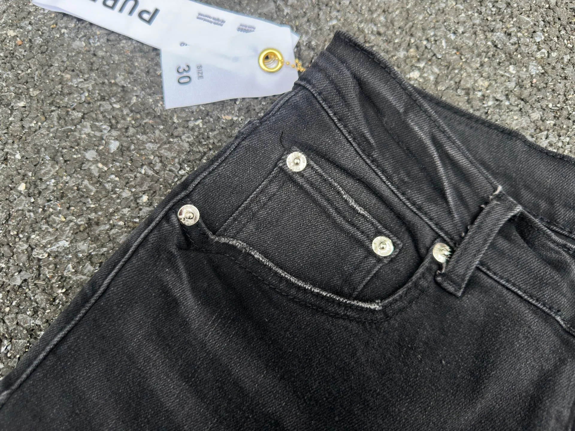 🅿️260 PU5 (the back pocket label will not be returned or exchanged once it is removed) Top foreign trade order Purple Brand hole printed stretch skinny jeans, same style for men and women. Accessories: complete accessories, all in original packaging, two tags and two labels on the back pocket, distinguishing the low-end version on the outside, hardware and buckles are aligned, authentic original with logo, aluminum alloy buckle, genuine printing inside the jeans pocket, every detail distinguishes any version on the market Fabric: Genuine pattern-making and standard genuine custom-made imported fabrics adopt unique washing and dyeing methods, and are individually hand-painted - hand-painted to make ripped micro-elastic jeans Color: black blue Code number: 28 30 32 34 36