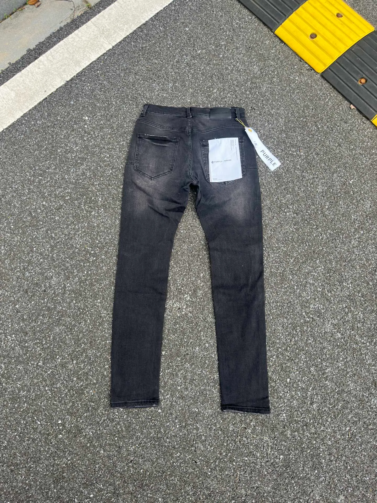🅿️260 PU5 (the back pocket label will not be returned or exchanged once it is removed) Top foreign trade order Purple Brand hole printed stretch skinny jeans, same style for men and women. Accessories: complete accessories, all in original packaging, two tags and two labels on the back pocket, distinguishing the low-end version on the outside, hardware and buckles are aligned, authentic original with logo, aluminum alloy buckle, genuine printing inside the jeans pocket, every detail distinguishes any version on the market Fabric: Genuine pattern-making and standard genuine custom-made imported fabrics adopt unique washing and dyeing methods, and are individually hand-painted - hand-painted to make ripped micro-elastic jeans Color: black blue Code number: 28 30 32 34 36