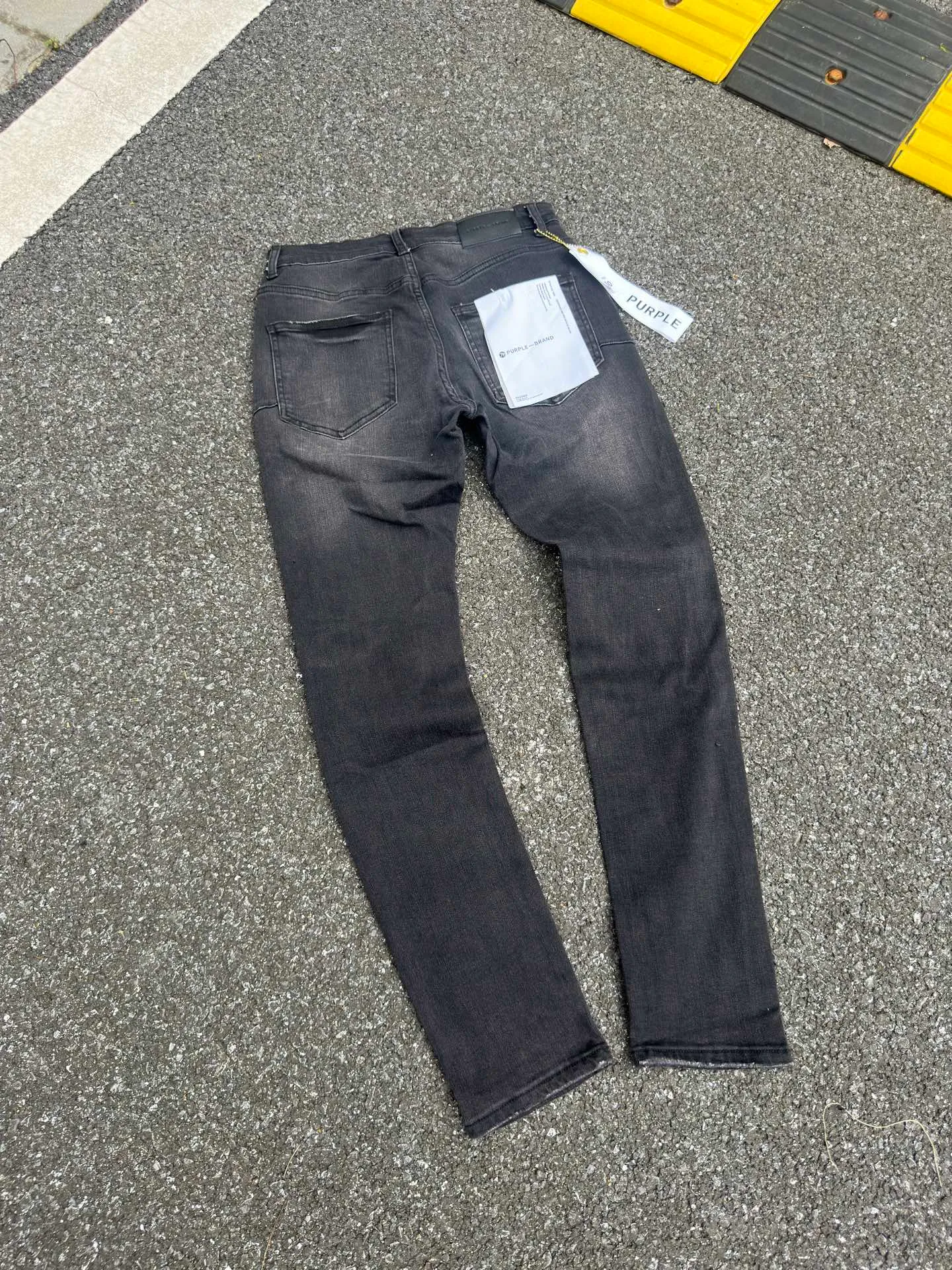 🅿️260 PU5 (the back pocket label will not be returned or exchanged once it is removed) Top foreign trade order Purple Brand hole printed stretch skinny jeans, same style for men and women. Accessories: complete accessories, all in original packaging, two tags and two labels on the back pocket, distinguishing the low-end version on the outside, hardware and buckles are aligned, authentic original with logo, aluminum alloy buckle, genuine printing inside the jeans pocket, every detail distinguishes any version on the market Fabric: Genuine pattern-making and standard genuine custom-made imported fabrics adopt unique washing and dyeing methods, and are individually hand-painted - hand-painted to make ripped micro-elastic jeans Color: black blue Code number: 28 30 32 34 36