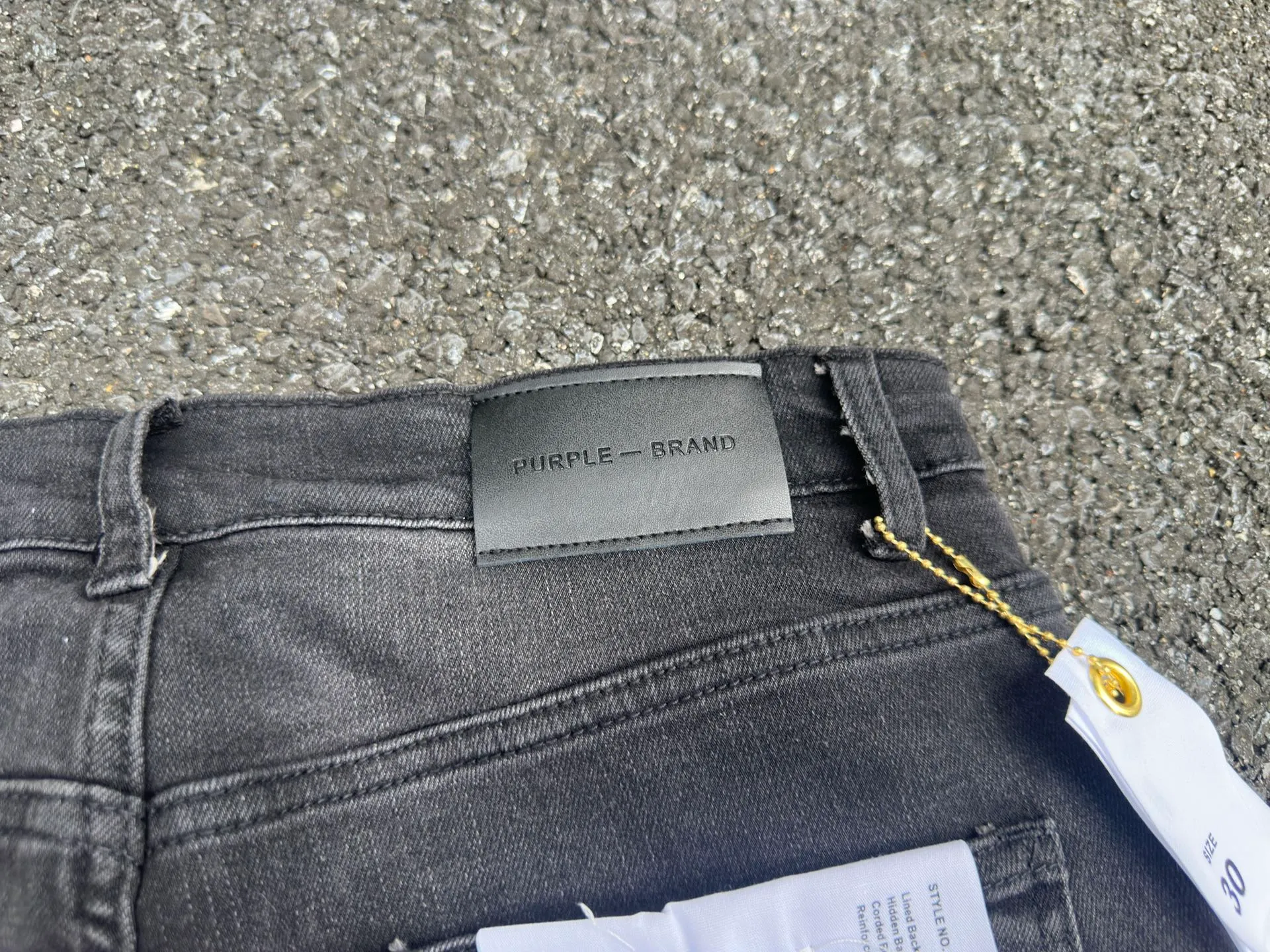 🅿️260 PU5 (the back pocket label will not be returned or exchanged once it is removed) Top foreign trade order Purple Brand hole printed stretch skinny jeans, same style for men and women. Accessories: complete accessories, all in original packaging, two tags and two labels on the back pocket, distinguishing the low-end version on the outside, hardware and buckles are aligned, authentic original with logo, aluminum alloy buckle, genuine printing inside the jeans pocket, every detail distinguishes any version on the market Fabric: Genuine pattern-making and standard genuine custom-made imported fabrics adopt unique washing and dyeing methods, and are individually hand-painted - hand-painted to make ripped micro-elastic jeans Color: black blue Code number: 28 30 32 34 36