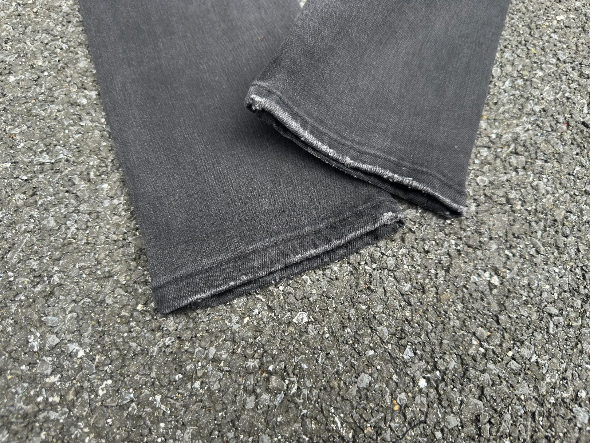 🅿️260 PU5 (the back pocket label will not be returned or exchanged once it is removed) Top foreign trade order Purple Brand hole printed stretch skinny jeans, same style for men and women. Accessories: complete accessories, all in original packaging, two tags and two labels on the back pocket, distinguishing the low-end version on the outside, hardware and buckles are aligned, authentic original with logo, aluminum alloy buckle, genuine printing inside the jeans pocket, every detail distinguishes any version on the market Fabric: Genuine pattern-making and standard genuine custom-made imported fabrics adopt unique washing and dyeing methods, and are individually hand-painted - hand-painted to make ripped micro-elastic jeans Color: black blue Code number: 28 30 32 34 36