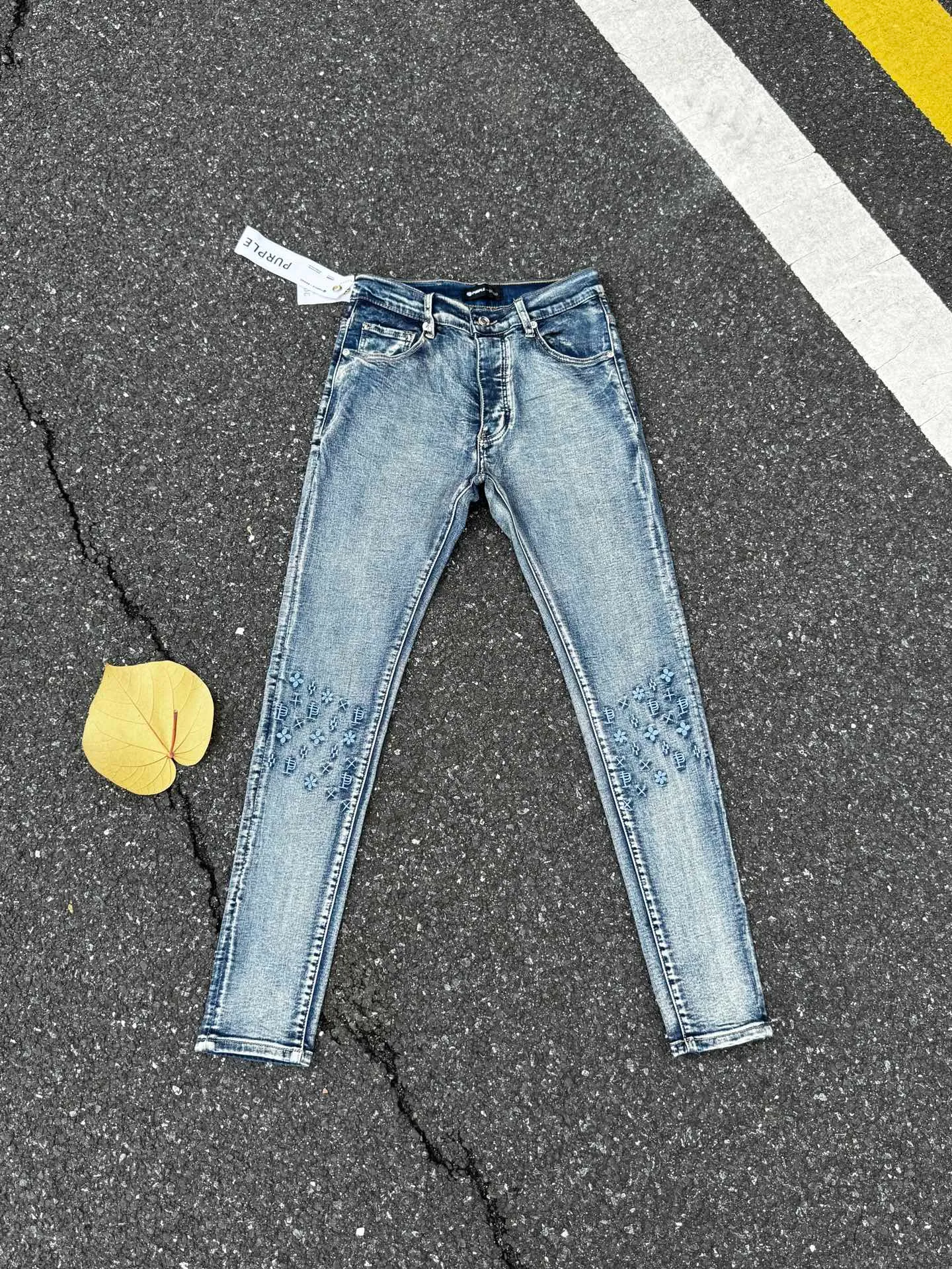 🅿️230 PU3-1 blue (the back pocket label will not be returned or exchanged once it is removed) Top foreign trade order Purple Brand hole-splashed paint stretch skinny jeans, same style for men and women Accessories: complete accessories, all in original packaging, two tags and two labels on the back pocket to distinguish the low-end version on the outside, hardware and buckles are aligned, authentic and original with logo, aluminum alloy buckle, authentic printing inside the jeans pocket, every detail distinguishes any version on the market Fabric: Genuine pattern-making and authentic custom-made imported fabrics using unique washing and dyeing methods, and individually hand-painted - hand-painted ripped micro-elastic jeans Size: 28 30 32 34 36