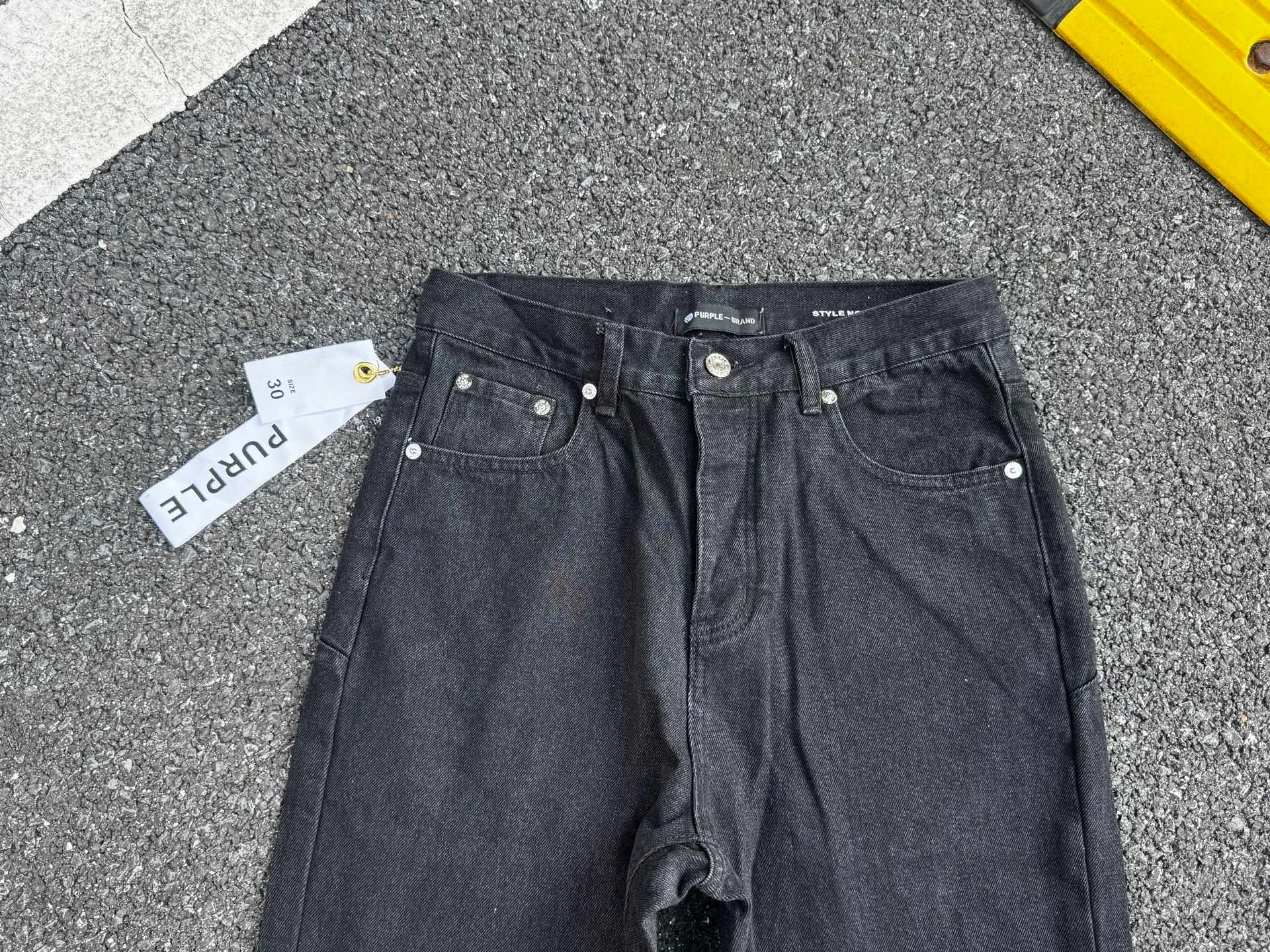 🅿️260 PU6 (the back pocket label will not be returned or exchanged once it is removed) Top foreign trade order Purple Brand hot diamond pattern micro-flare jeans, same style for men and women. Accessories: complete accessories, all in original packaging, two tags and two labels on the back pocket, distinguishing the low-end version on the outside, hardware and big buckles are aligned, authentic original with logo, aluminum alloy buckle, authentic printing inside the jeans pocket, every detail is a hit with any version on the market Fabric: Genuine pattern-making and authentic custom-made imported fabrics using unique washing and dyeing methods, and individually hand-painted - hand-painted ripped micro-elastic jeans Size: 28 30 32 34 36