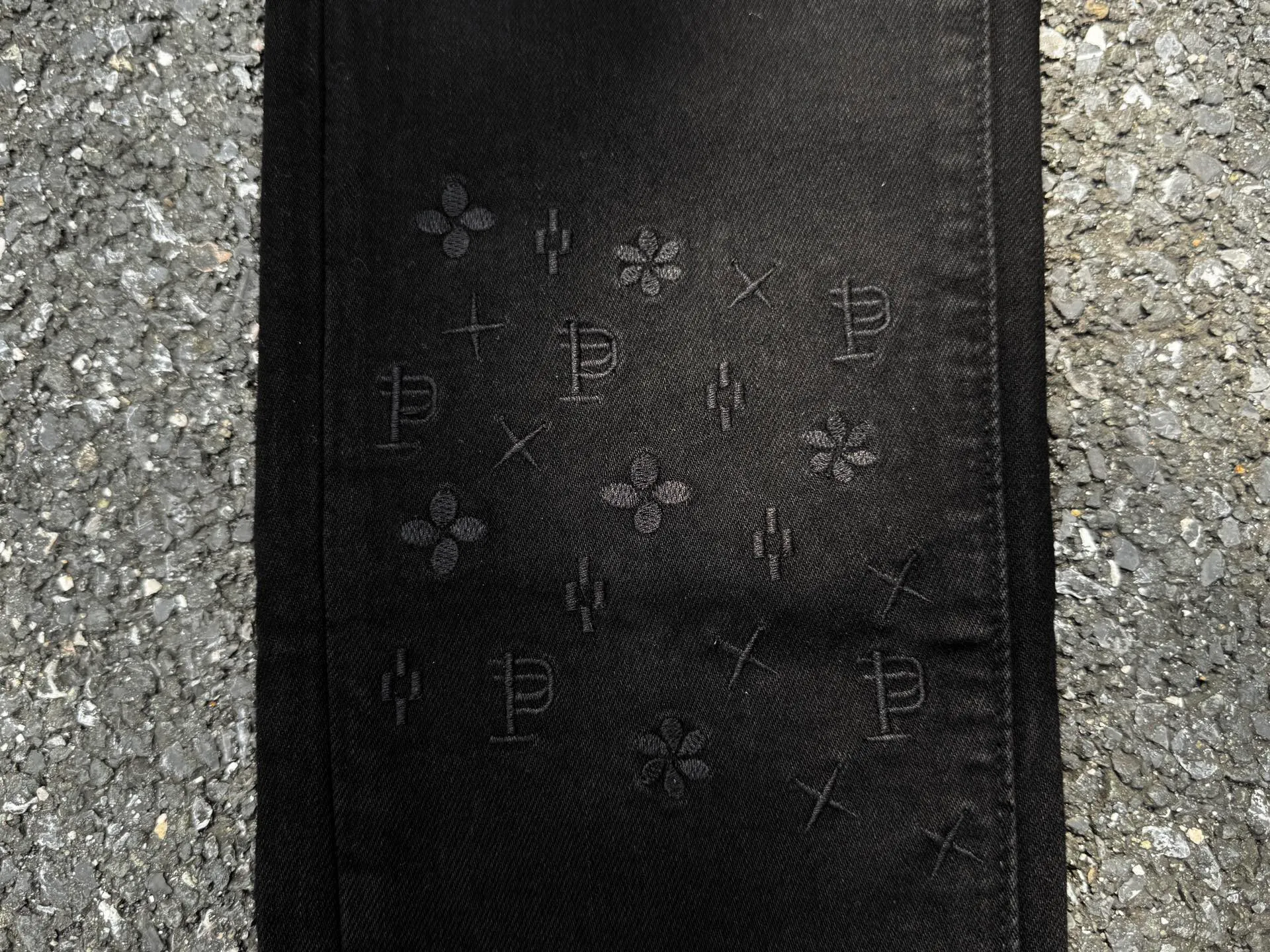 🅿️230 PU3-2 black (the back pocket label will not be returned or exchanged once it is removed) Top foreign trade order Purple Brand hole-splashed paint stretch skinny jeans, same style for men and women. Accessories: complete accessories, all in original packaging, two tags and two labels on the back pocket, distinguishing the low-end version on the outside, hardware and buckles are aligned, authentic original with logo, aluminum alloy buckle, authentic printing on the inside of the jeans pocket, every detail distinguishes any version on the market Fabric: Genuine pattern-making and authentic custom-made imported fabrics using unique washing and dyeing methods, and individually hand-painted - hand-painted ripped micro-elastic jeans Size: 28 30 32 34 36