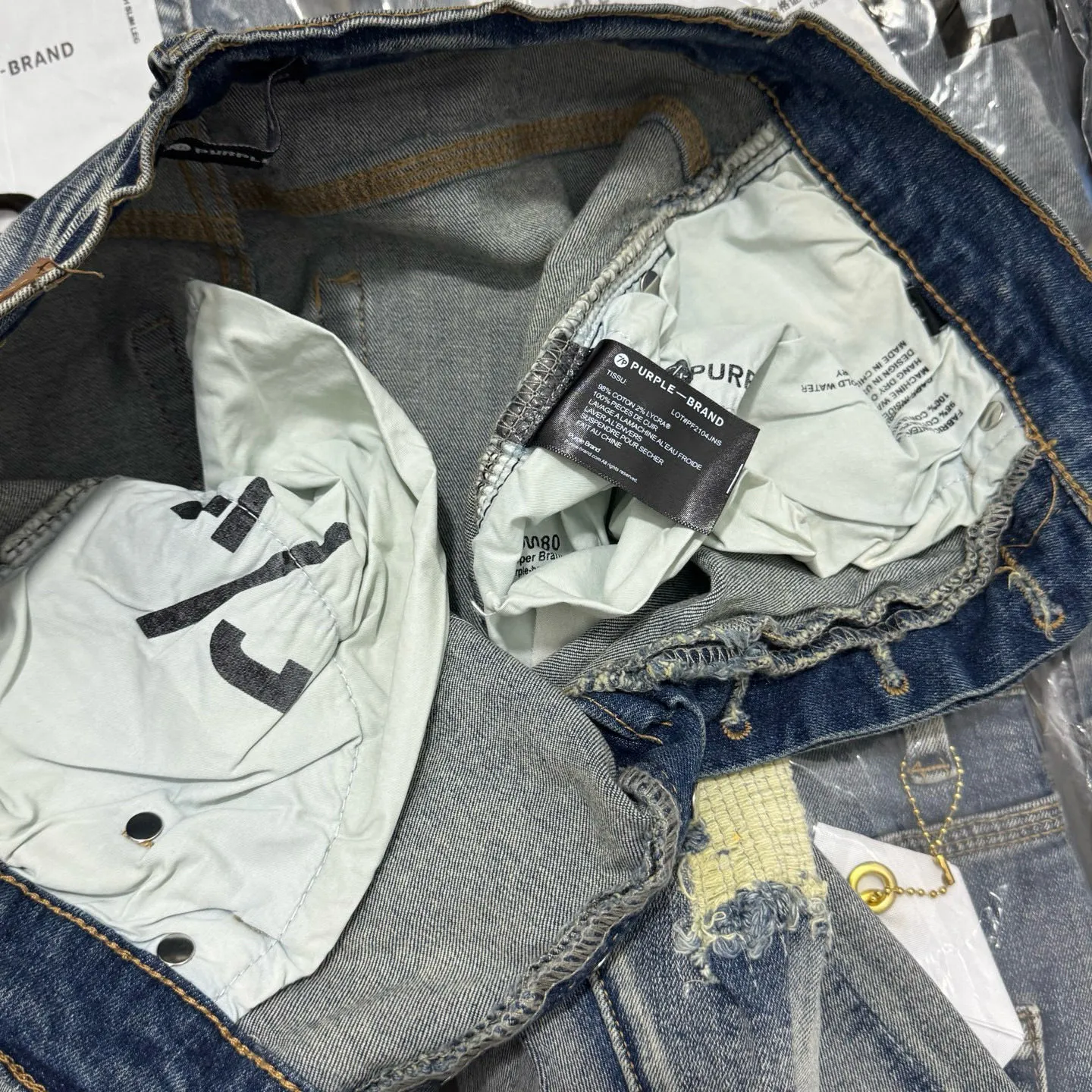 🅿️260 PU2 (the back pocket label will not be returned or exchanged once it is removed) Top foreign trade order Purple Brand ripped ink paint stretch skinny jeans, same style for men and women. Accessories: complete accessories, all in original packaging, two tags and two labels on the back pocket, distinguishing the low-end version on the outside, hardware and buckles are aligned, authentic original version with logo, aluminum alloy buckle, authentic printing inside the jeans pocket, every detail beats any version on the market Fabric: Genuine pattern-making and authentic custom-made imported fabrics using unique washing and dyeing methods, and individually hand-painted - hand-painted ripped micro-elastic jeans Size: 28 30 32 34 36