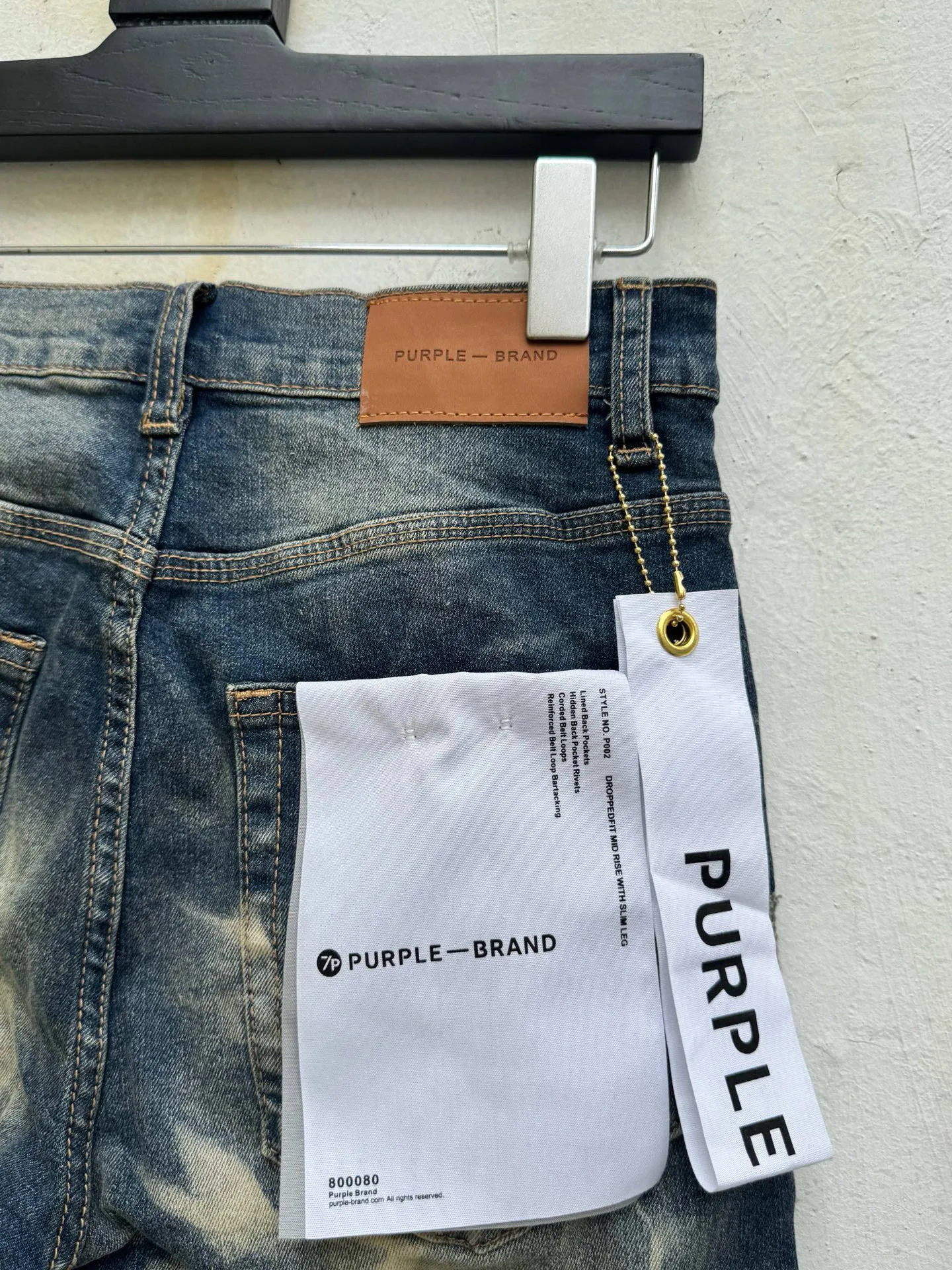 🅿️260 PU1 (the back pocket label will not be returned or exchanged once it is removed) Top foreign trade order Purple Brand ripped stretch skinny jeans, same style for men and women. Accessories: complete accessories, all in original packaging, two tags and two labels on the back pocket, distinguishing the low-end version on the outside, hardware and buckles are aligned, authentic original with logo, aluminum alloy buckle, authentic printing inside the jeans pocket, every detail is a hit with any version on the market Fabric: Genuine pattern-making and authentic custom-made imported fabrics using unique washing and dyeing methods, and individually hand-painted - hand-painted ripped micro-elastic jeans Size: 28 30 32 34 36
