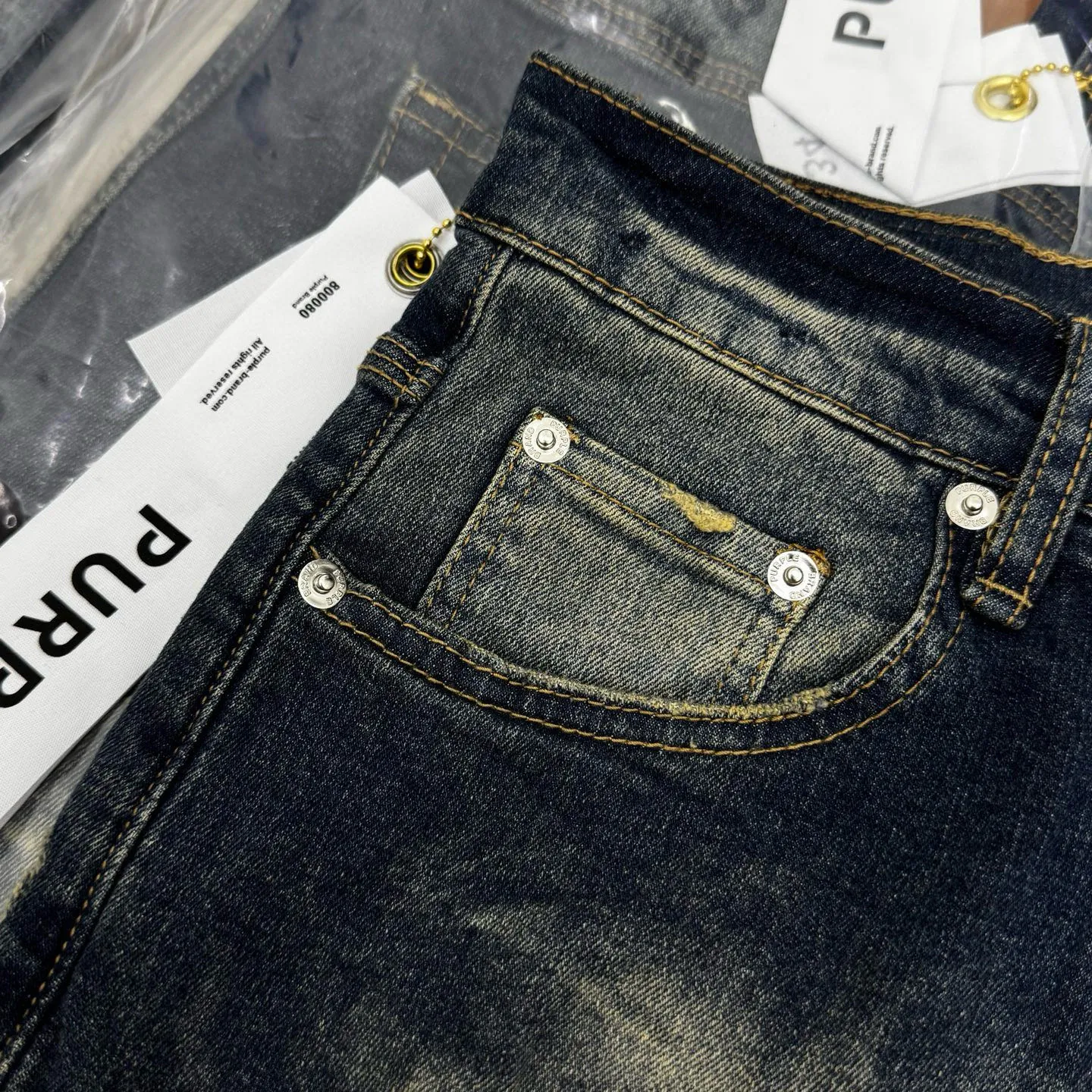 🅿️260 PU1 (the back pocket label will not be returned or exchanged once it is removed) Top foreign trade order Purple Brand ripped stretch skinny jeans, same style for men and women. Accessories: complete accessories, all in original packaging, two tags and two labels on the back pocket, distinguishing the low-end version on the outside, hardware and buckles are aligned, authentic original with logo, aluminum alloy buckle, authentic printing inside the jeans pocket, every detail is a hit with any version on the market Fabric: Genuine pattern-making and authentic custom-made imported fabrics using unique washing and dyeing methods, and individually hand-painted - hand-painted ripped micro-elastic jeans Size: 28 30 32 34 36
