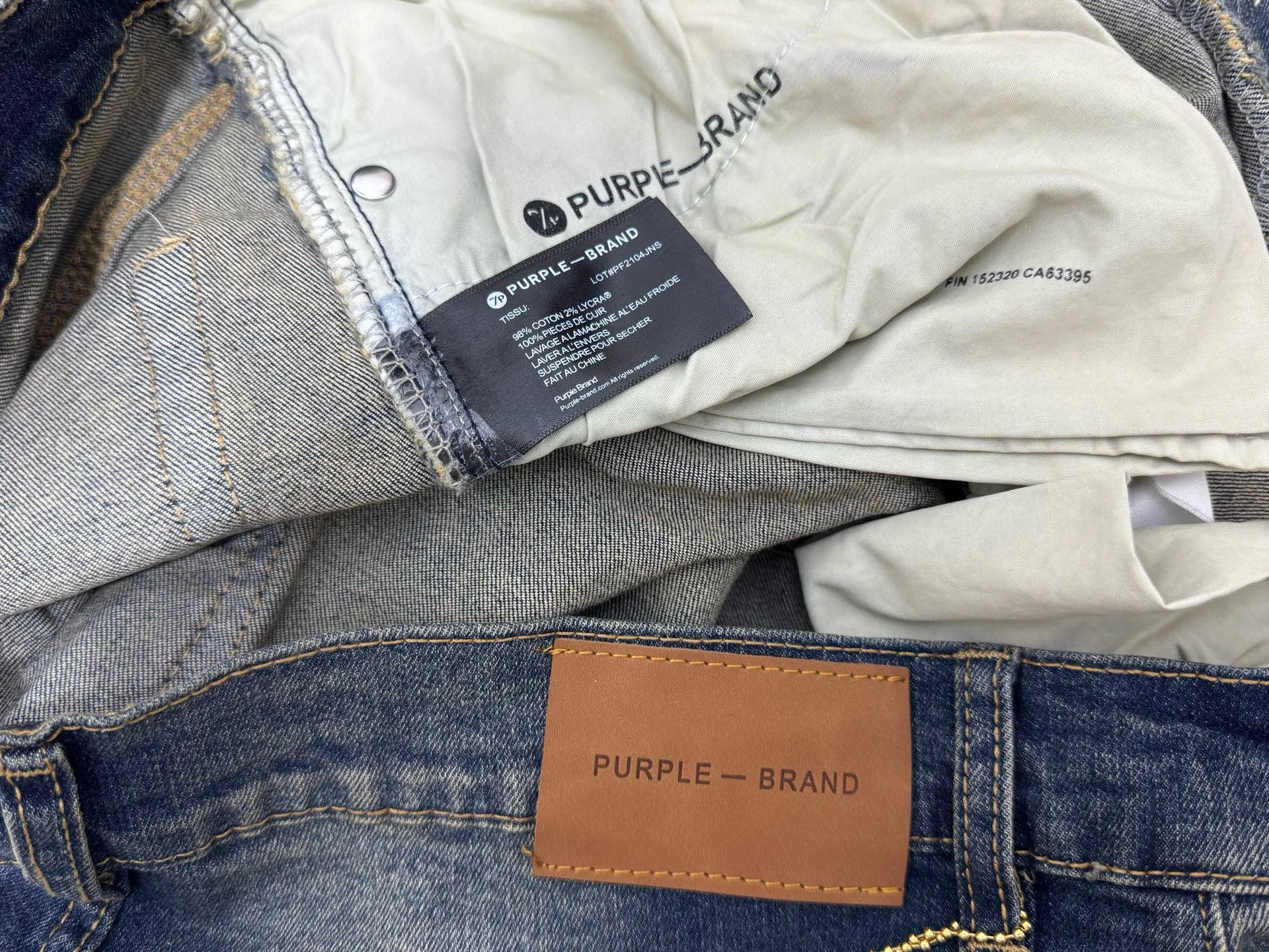 🅿️260 PU1 (the back pocket label will not be returned or exchanged once it is removed) Top foreign trade order Purple Brand ripped stretch skinny jeans, same style for men and women. Accessories: complete accessories, all in original packaging, two tags and two labels on the back pocket, distinguishing the low-end version on the outside, hardware and buckles are aligned, authentic original with logo, aluminum alloy buckle, authentic printing inside the jeans pocket, every detail is a hit with any version on the market Fabric: Genuine pattern-making and authentic custom-made imported fabrics using unique washing and dyeing methods, and individually hand-painted - hand-painted ripped micro-elastic jeans Size: 28 30 32 34 36