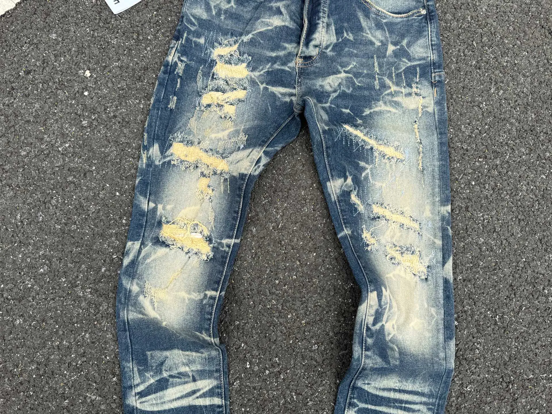 🅿️260 PU1 (the back pocket label will not be returned or exchanged once it is removed) Top foreign trade order Purple Brand ripped stretch skinny jeans, same style for men and women. Accessories: complete accessories, all in original packaging, two tags and two labels on the back pocket, distinguishing the low-end version on the outside, hardware and buckles are aligned, authentic original with logo, aluminum alloy buckle, authentic printing inside the jeans pocket, every detail is a hit with any version on the market Fabric: Genuine pattern-making and authentic custom-made imported fabrics using unique washing and dyeing methods, and individually hand-painted - hand-painted ripped micro-elastic jeans Size: 28 30 32 34 36
