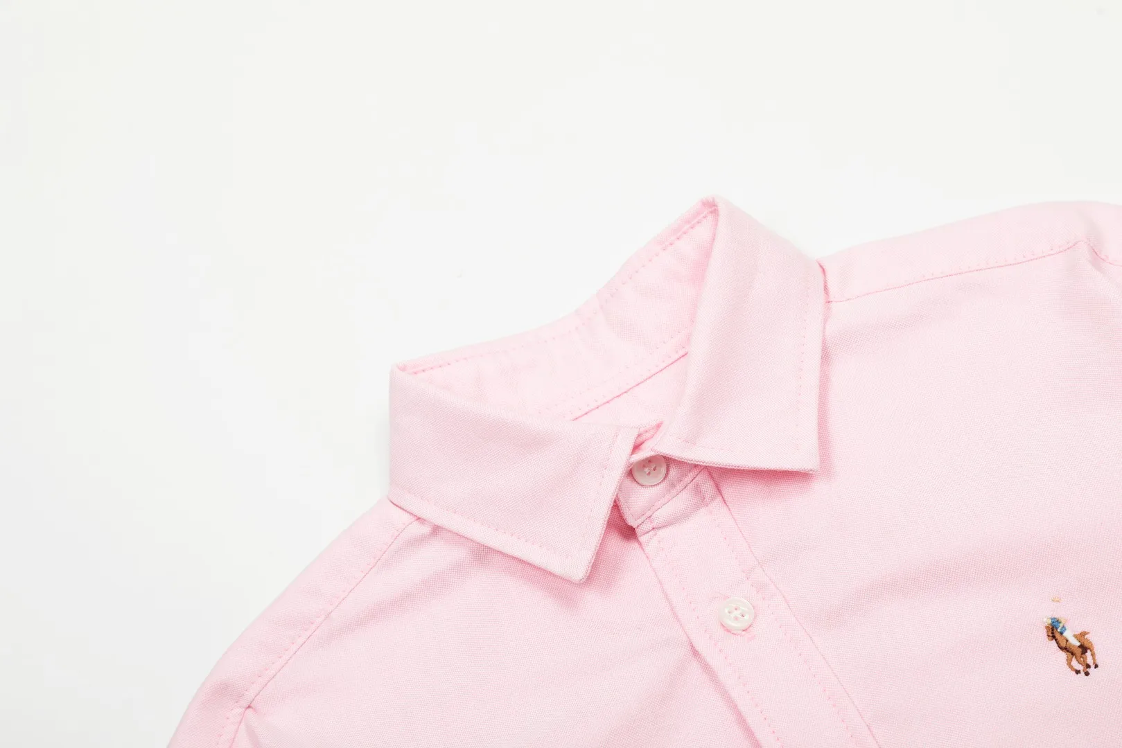 🅿️230 "Top quality" Style number: CY120# [Ralph Lauren/Ralph Lauren solid color basic classic color block embroidered pony couple shirt long sleeves] ✅Ralph Lauren/Ralph Lauren solid color basic classic color block embroidered pony couple shirt long sleeves ✅Oxford cloth high-quality fabric with strong three-dimensional effect, breathable and anti-wrinkle material, comfortable upper body ✅The pony logo embroidery on the chest has a strong sense of detail, full and exquisite, excellent quality, ✅Simple and versatile Very suitable for lazy people. The charm of solid color shirts is basic and classic. ✅The upper body looks much better than the real thing. Highly recommended as a must-have style for goddess OOTD. Size: S-L Color: White Blue Pink