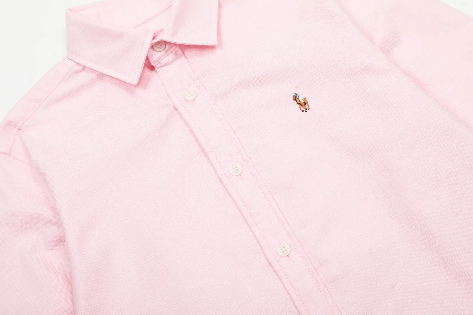 🅿️230 "Top quality" Style number: CY120# [Ralph Lauren/Ralph Lauren solid color basic classic color block embroidered pony couple shirt long sleeves] ✅Ralph Lauren/Ralph Lauren solid color basic classic color block embroidered pony couple shirt long sleeves ✅Oxford cloth high-quality fabric with strong three-dimensional effect, breathable and anti-wrinkle material, comfortable upper body ✅The pony logo embroidery on the chest has a strong sense of detail, full and exquisite, excellent quality, ✅Simple and versatile Very suitable for lazy people. The charm of solid color shirts is basic and classic. ✅The upper body looks much better than the real thing. Highly recommended as a must-have style for goddess OOTD. Size: S-L Color: White Blue Pink