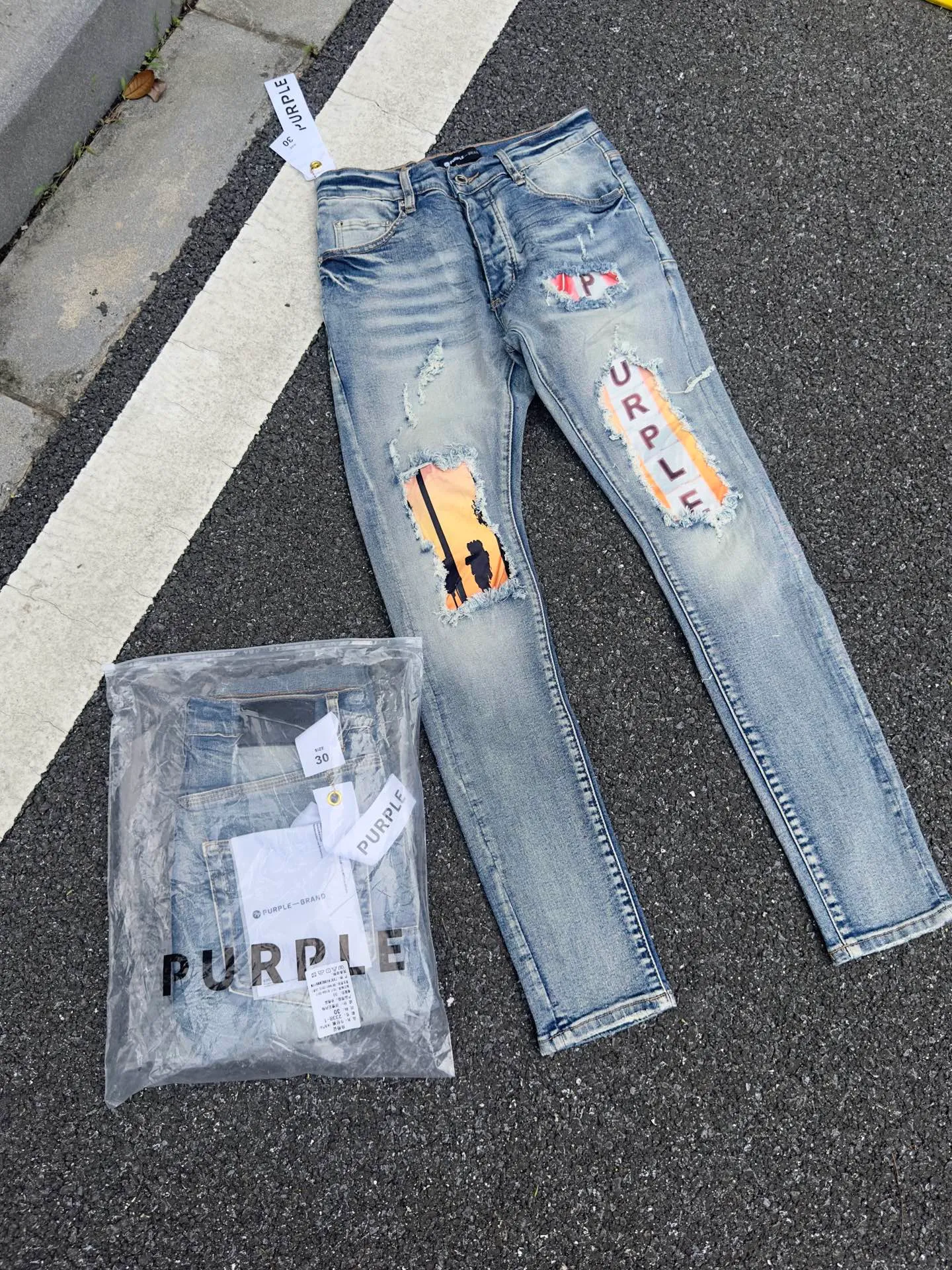 🅿️260 PU5 (the back pocket label will not be returned or exchanged once it is removed) Top foreign trade order Purple Brand hole printed stretch skinny jeans, same style for men and women. Accessories: complete accessories, all in original packaging, two tags and two labels on the back pocket, distinguishing the low-end version on the outside, hardware and buckles are aligned, authentic original with logo, aluminum alloy buckle, genuine printing inside the jeans pocket, every detail distinguishes any version on the market Fabric: Genuine pattern-making and standard genuine custom-made imported fabrics adopt unique washing and dyeing methods, and are individually hand-painted - hand-painted to make ripped micro-elastic jeans Color: black blue Code number: 28 30 32 34 36
