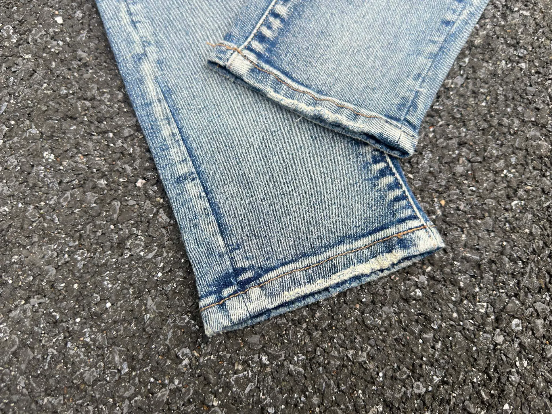 🅿️260 PU5 (the back pocket label will not be returned or exchanged once it is removed) Top foreign trade order Purple Brand hole printed stretch skinny jeans, same style for men and women. Accessories: complete accessories, all in original packaging, two tags and two labels on the back pocket, distinguishing the low-end version on the outside, hardware and buckles are aligned, authentic original with logo, aluminum alloy buckle, genuine printing inside the jeans pocket, every detail distinguishes any version on the market Fabric: Genuine pattern-making and standard genuine custom-made imported fabrics adopt unique washing and dyeing methods, and are individually hand-painted - hand-painted to make ripped micro-elastic jeans Color: black blue Code number: 28 30 32 34 36