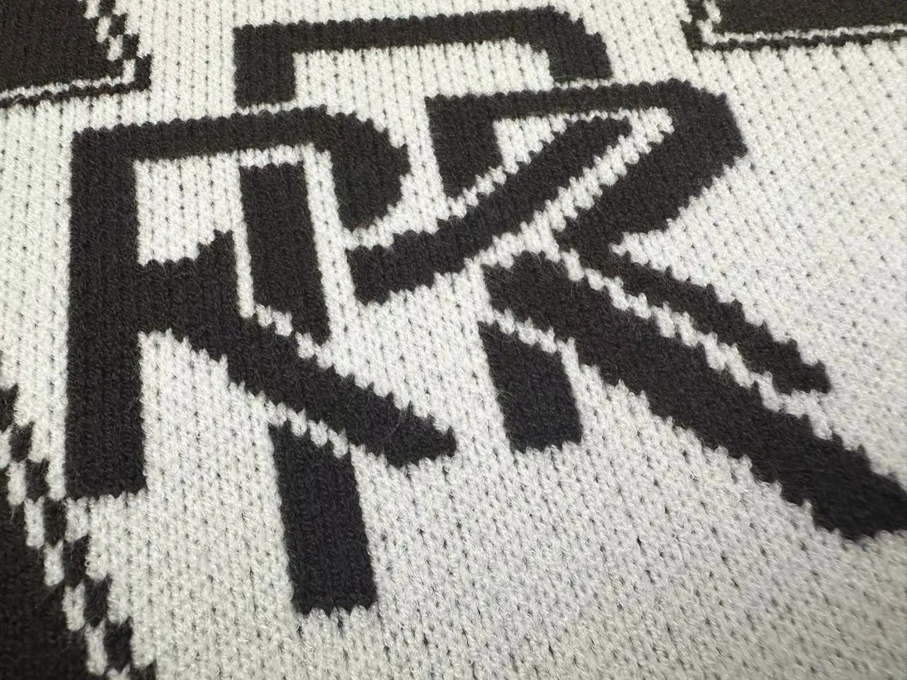 P240 Rhude new raglan sleeve contrasting printed letter crew neck sweater Color: brown and white Size: M L XL XXL