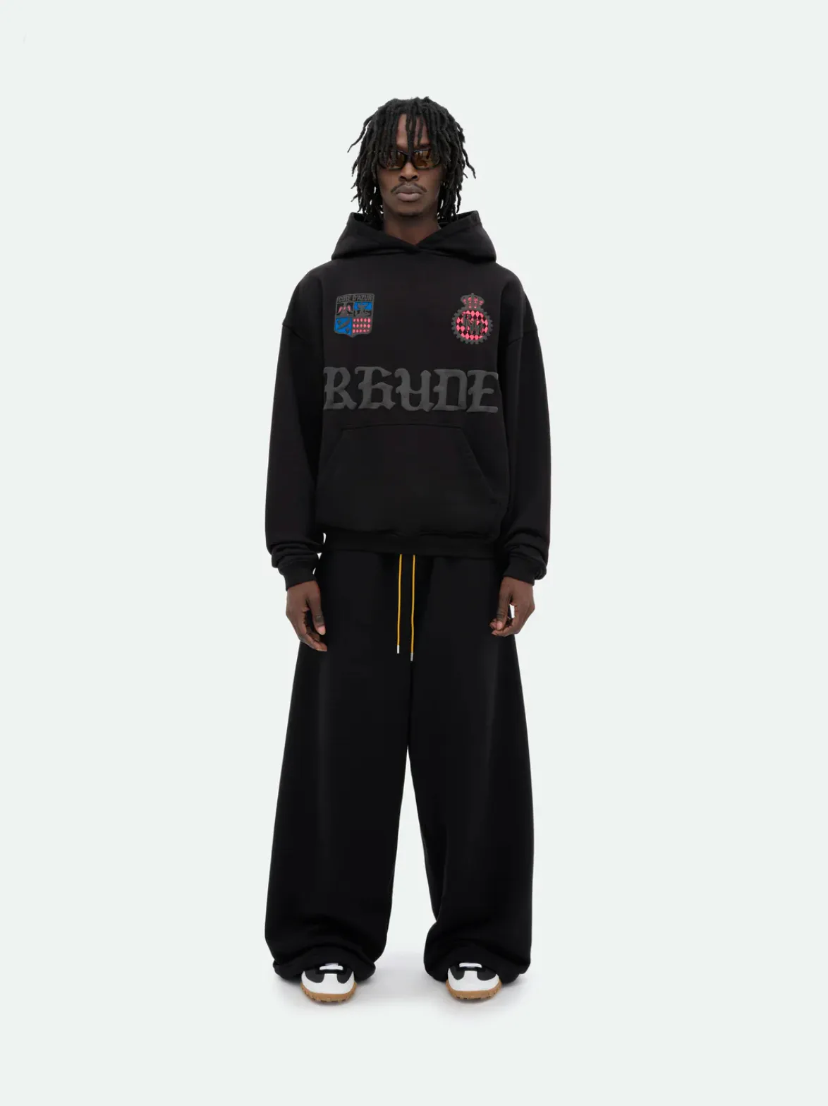 Style No.: 8887 P246 RHUDE New American high street men's and women's street fashion loose hooded sweatshirt. Foam printing technology + using pure cotton terry brushed technology fabric 450 grams. Heavy upper body three-dimensional fluffy size: (S-M-L-XL) Color: black