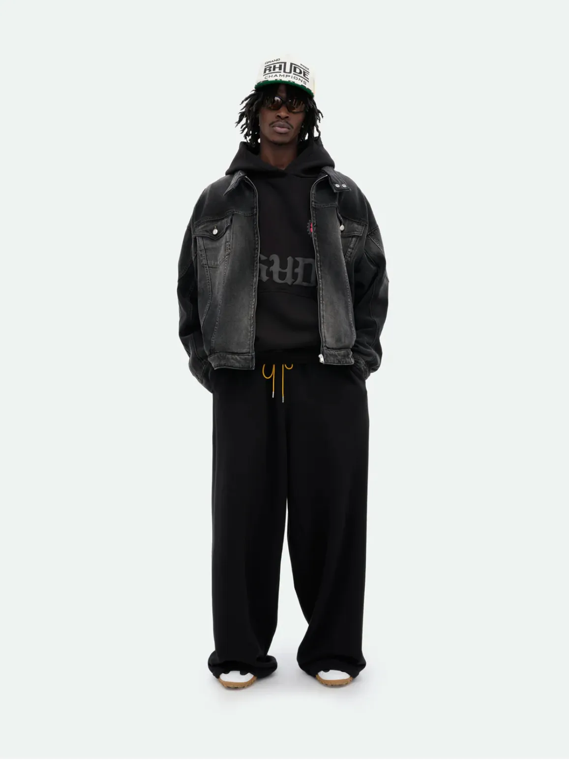 Style No.: 8887 P246 RHUDE New American high street men's and women's street fashion loose hooded sweatshirt. Foam printing technology + using pure cotton terry brushed technology fabric 450 grams. Heavy upper body three-dimensional fluffy size: (S-M-L-XL) Color: black