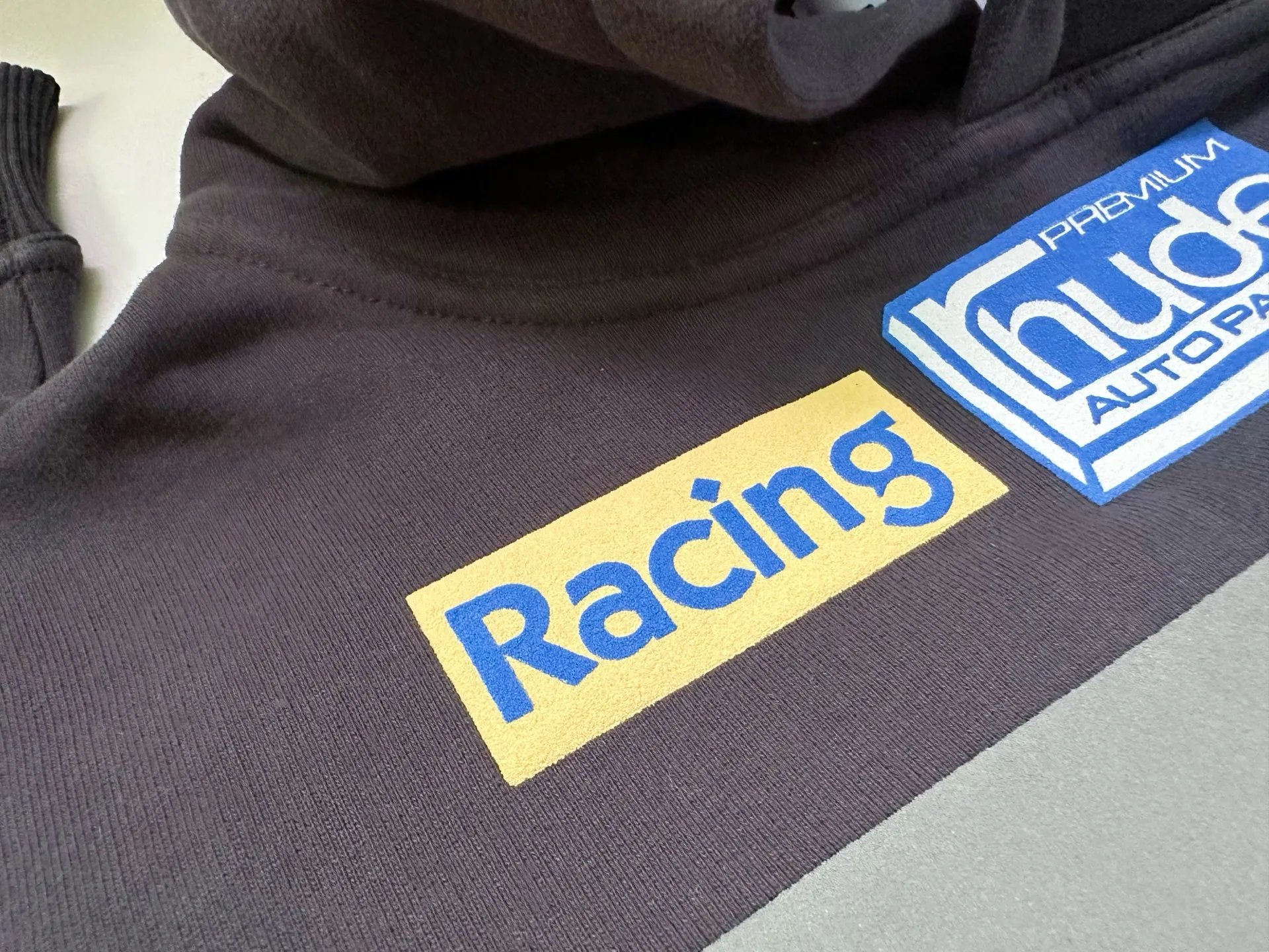 Style No.: 8889 P266 RHUDE New American racing 🏎️ style sweatshirt, high street loose washed hooded sweatshirt for men and women, multi-color suede foam printing process + using pure cotton washed terry brushed process fabric 450g, heavy upper body three-dimensional fluffy Size: (S-M-L-XL) Color: washed navy blue