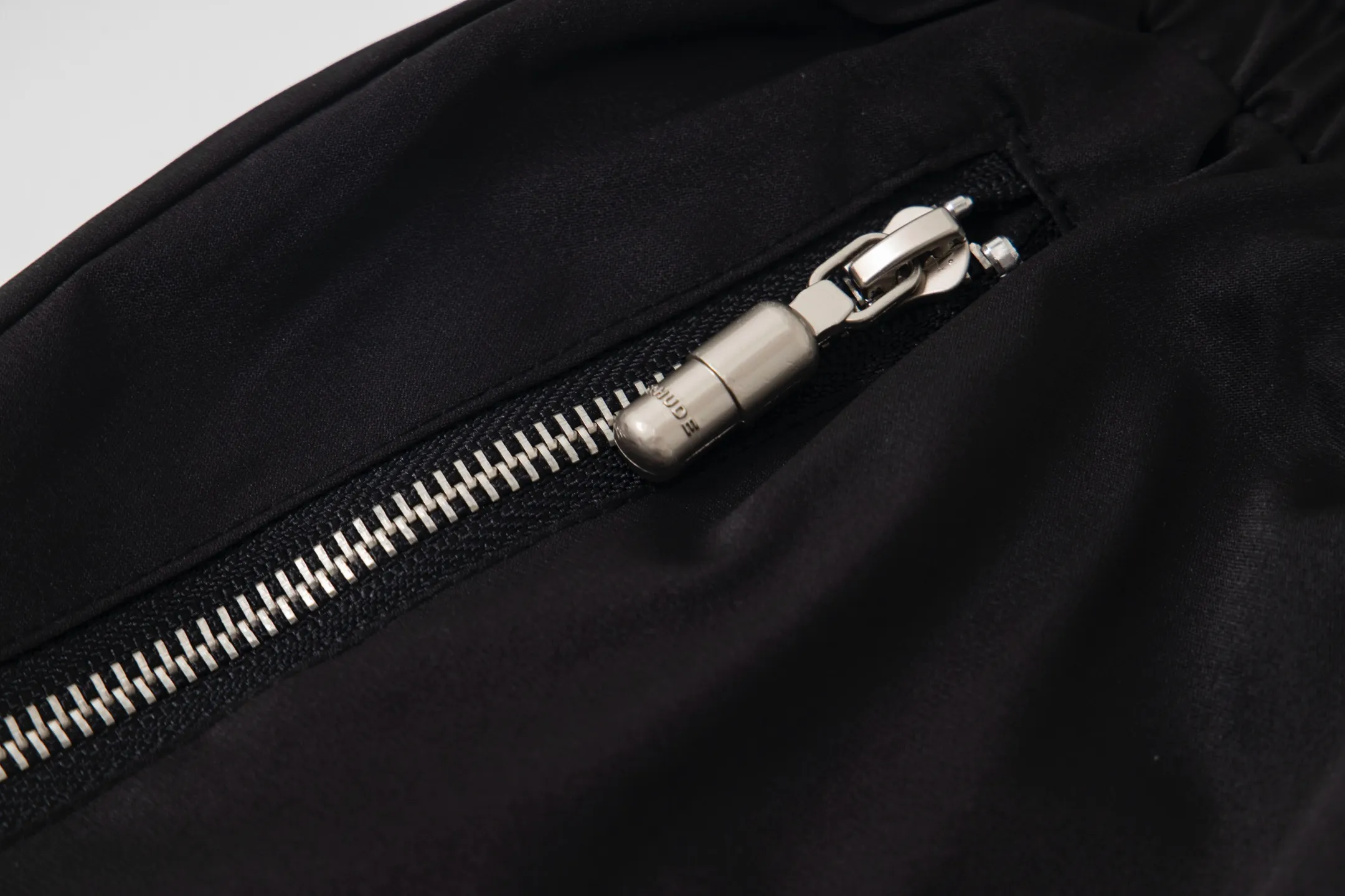808#P160 Rhude American trendy brand quick-drying beach pants with elastic waist heavy-duty zipper shorts letter print trendy inner mesh men's loose sports pants Color: Black Gray Green Blue Fabric: 150g nylon 100% polyester Size: S M L XL
