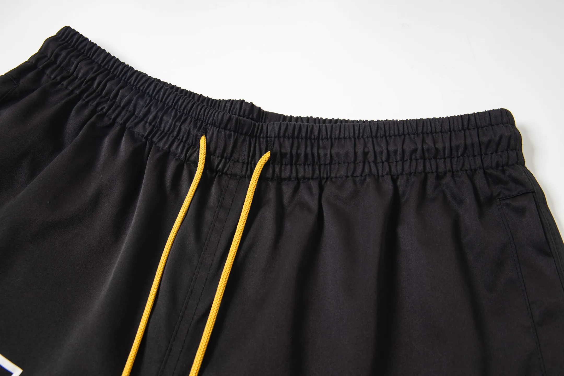 809#P150 Rhude American trendy brand quick-drying beach pants elastic waist shorts letter printed trendy lining mesh men's loose sports pants Color: Black Gray Green Blue Fabric: 150g nylon 100% polyester Size: S M L XL