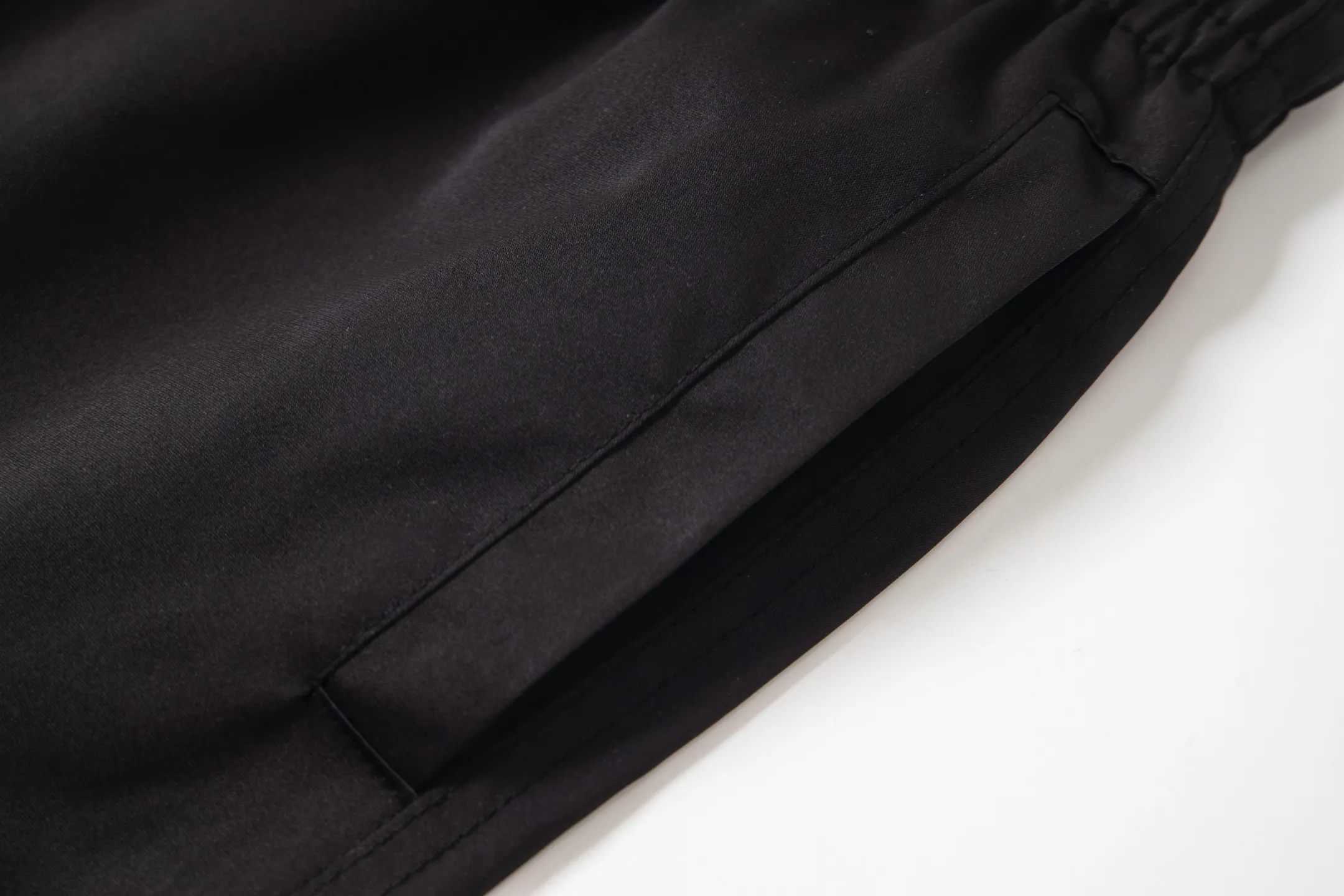 809#P150 Rhude American trendy brand quick-drying beach pants elastic waist shorts letter printed trendy lining mesh men's loose sports pants Color: Black Gray Green Blue Fabric: 150g nylon 100% polyester Size: S M L XL